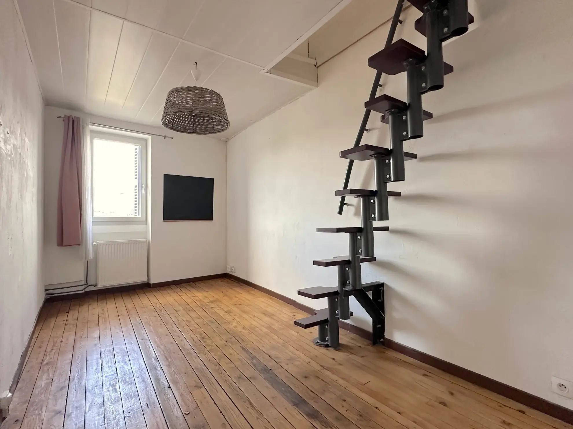 Charmante maison de ville T3 à Poitiers avec garage et potentiel d'investissement 