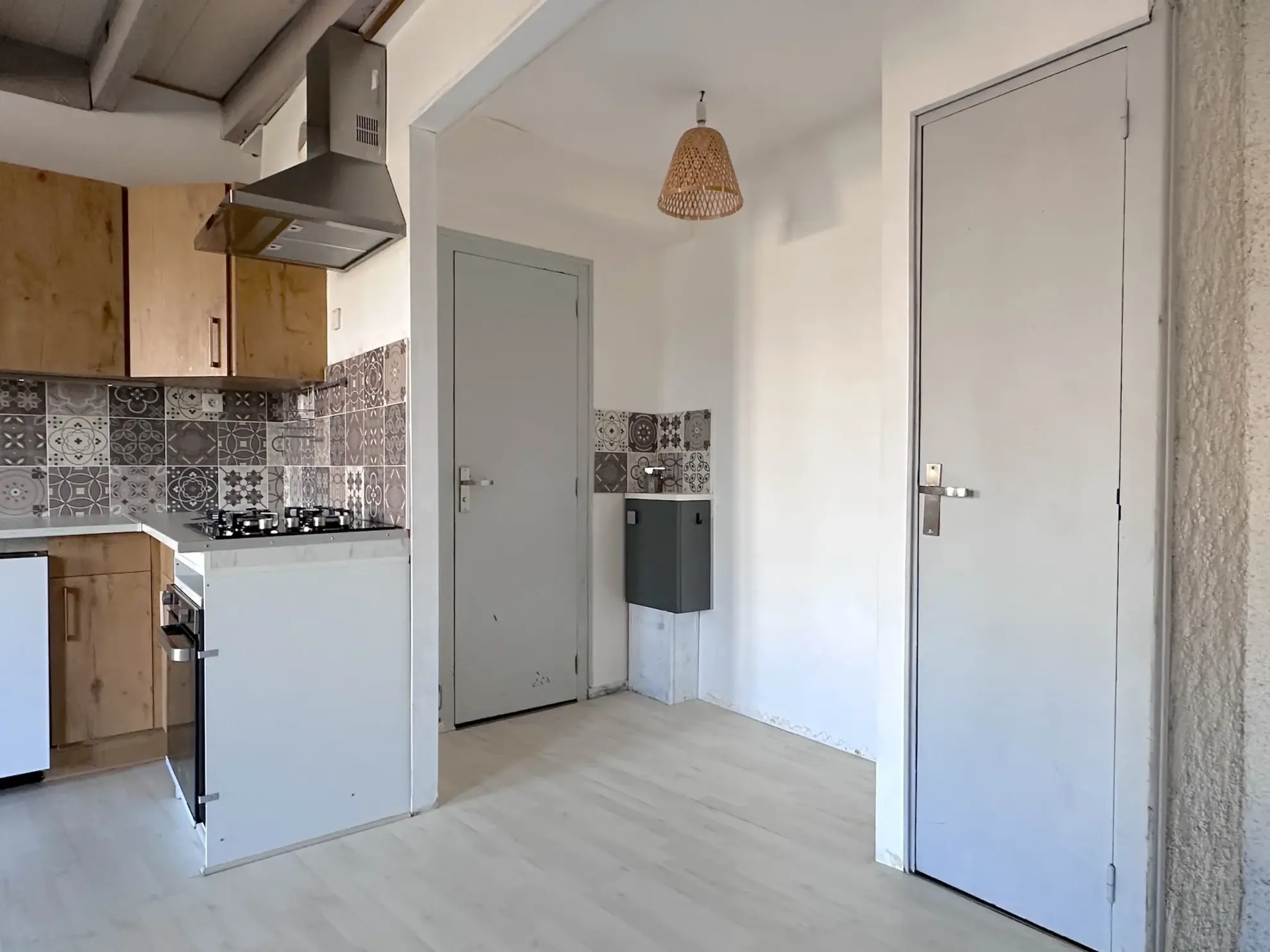 Charmante maison de ville T3 à Poitiers avec garage et potentiel d'investissement 