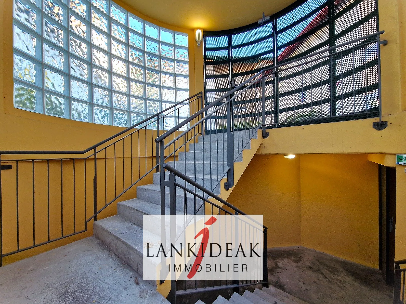 Appartement T1 bis de 33 m² avec terrasse, cave et parking à Bayonne 