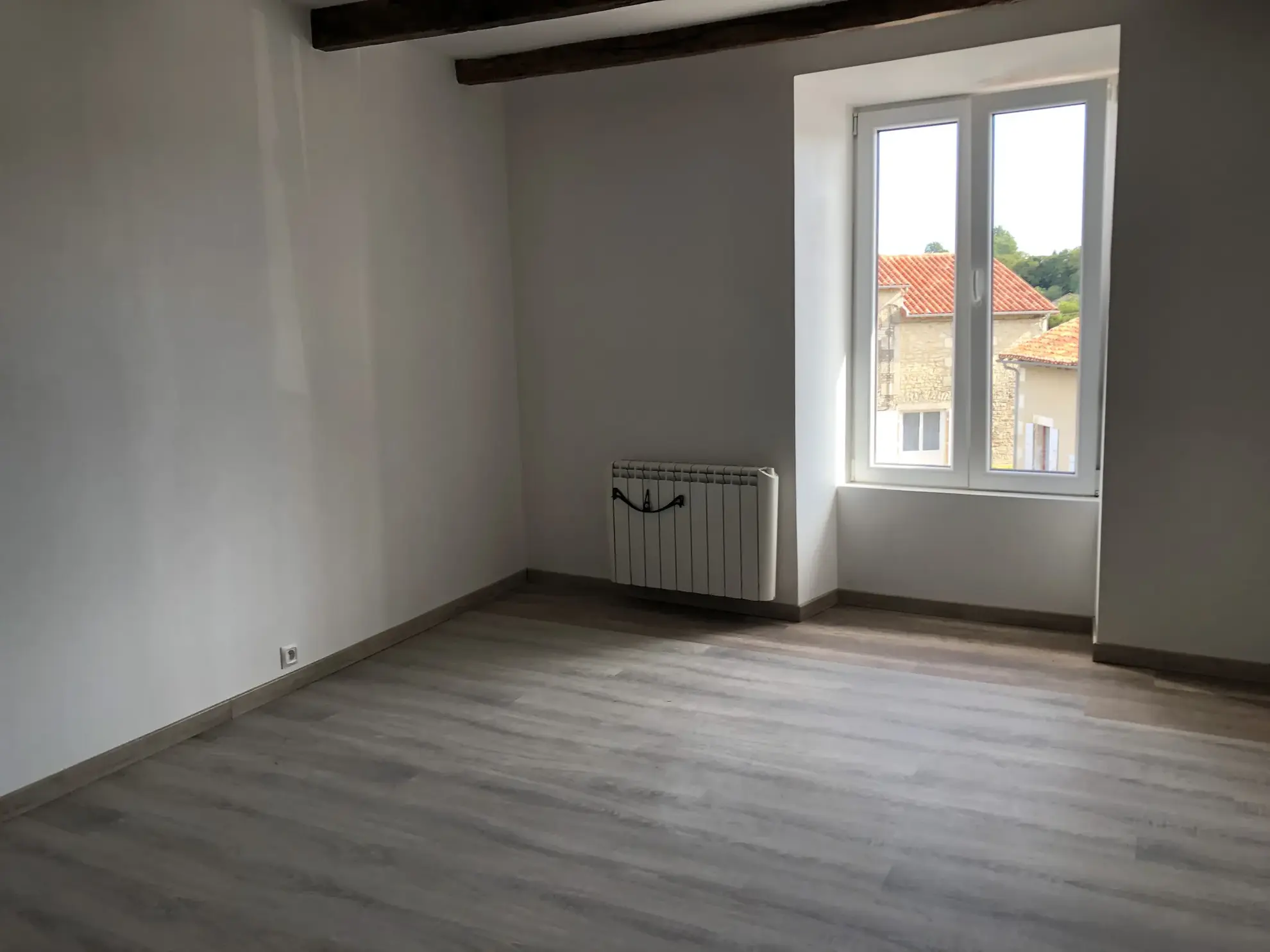 Maison de village à vendre à Champagne-Mouton - résidence avec potentiel 