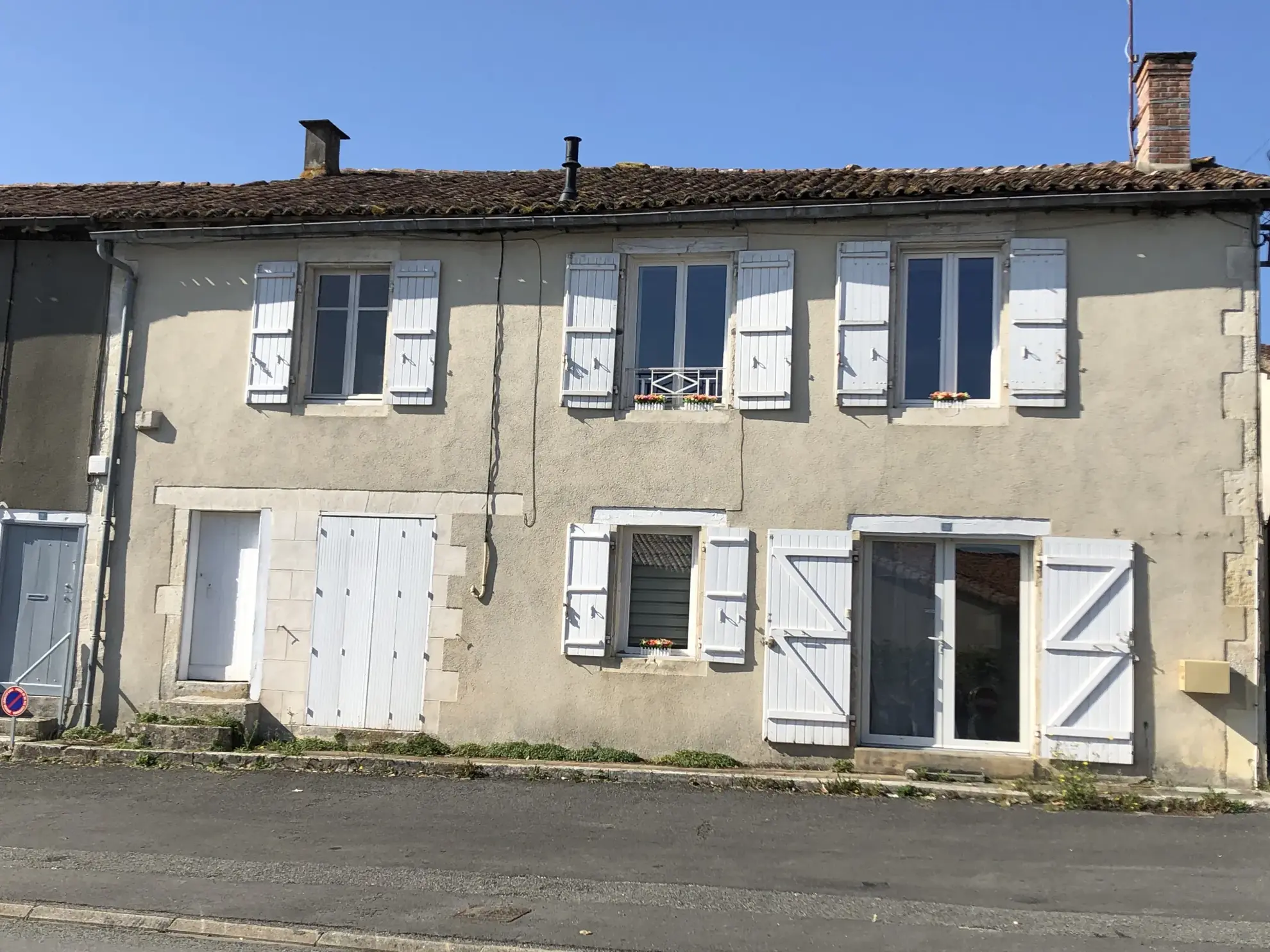 Maison de village à vendre à Champagne-Mouton - résidence avec potentiel 