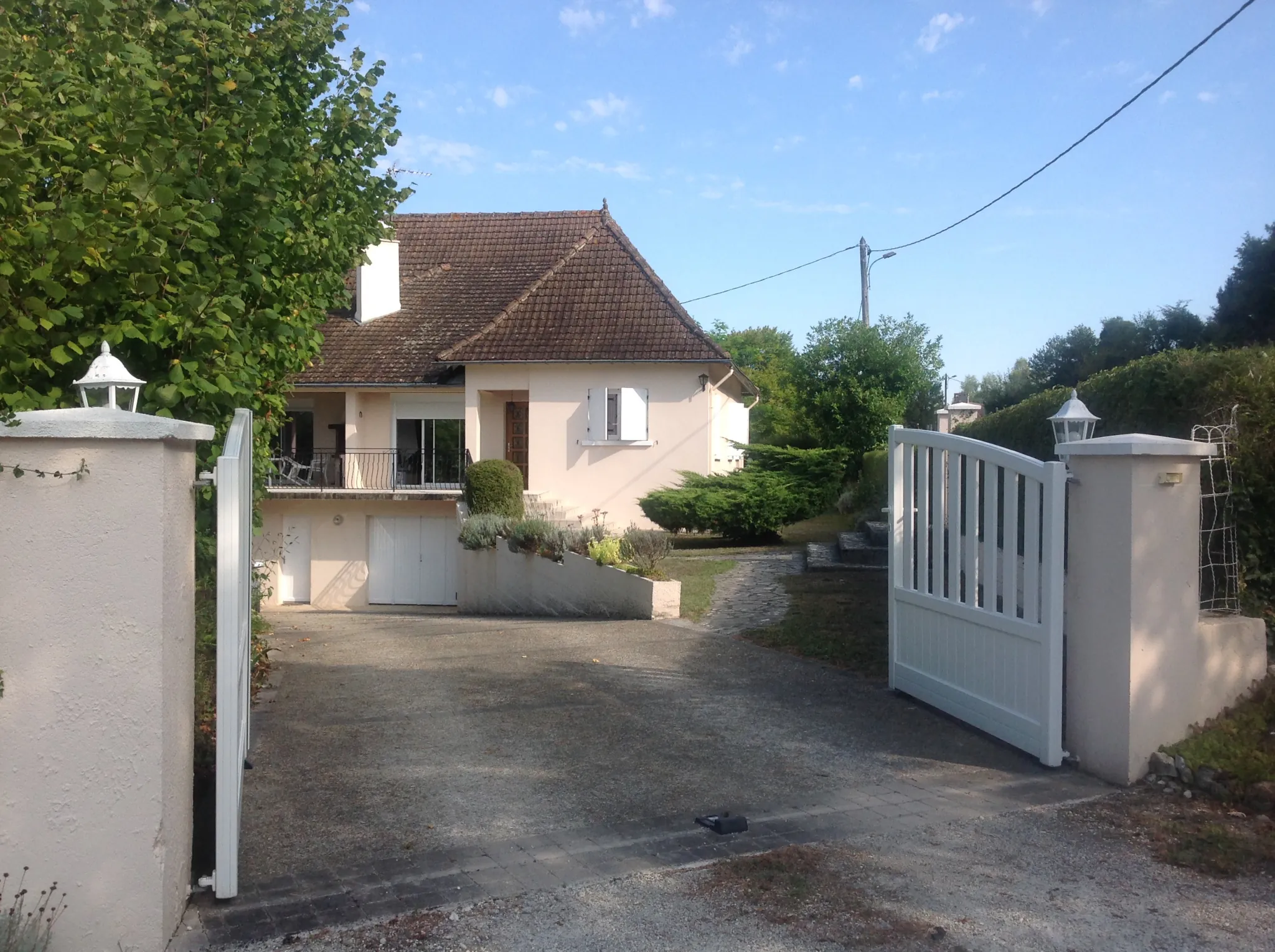 Villa lumineuse avec piscine et logement indépendant à Mareuil, proximité Brantôme