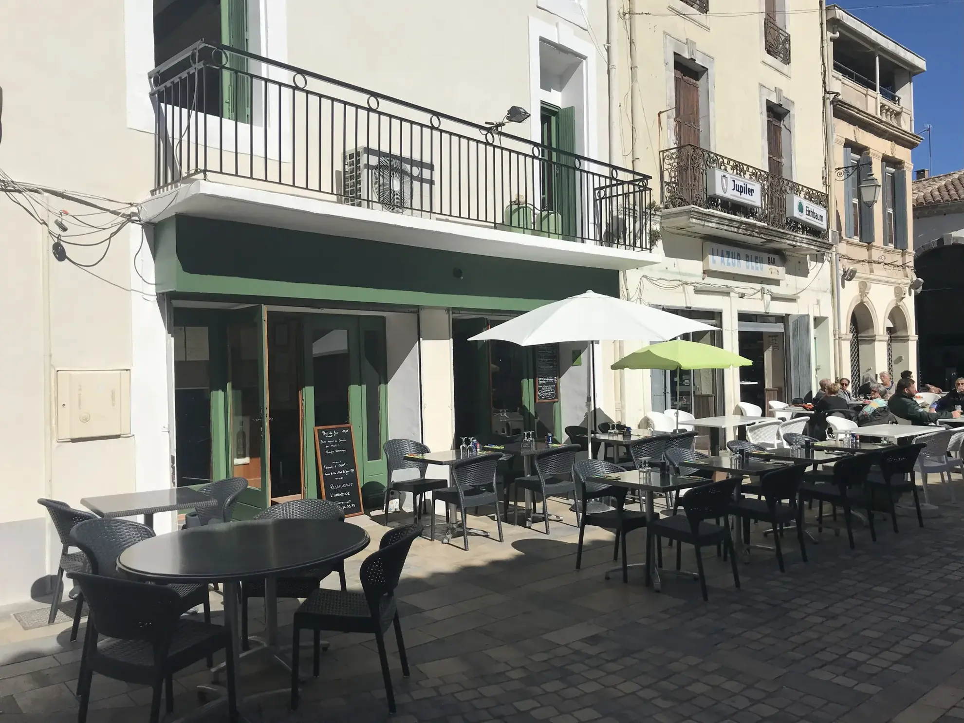 Fonds de commerce de restauration à Vias avec grande capacité et emplacement stratégique