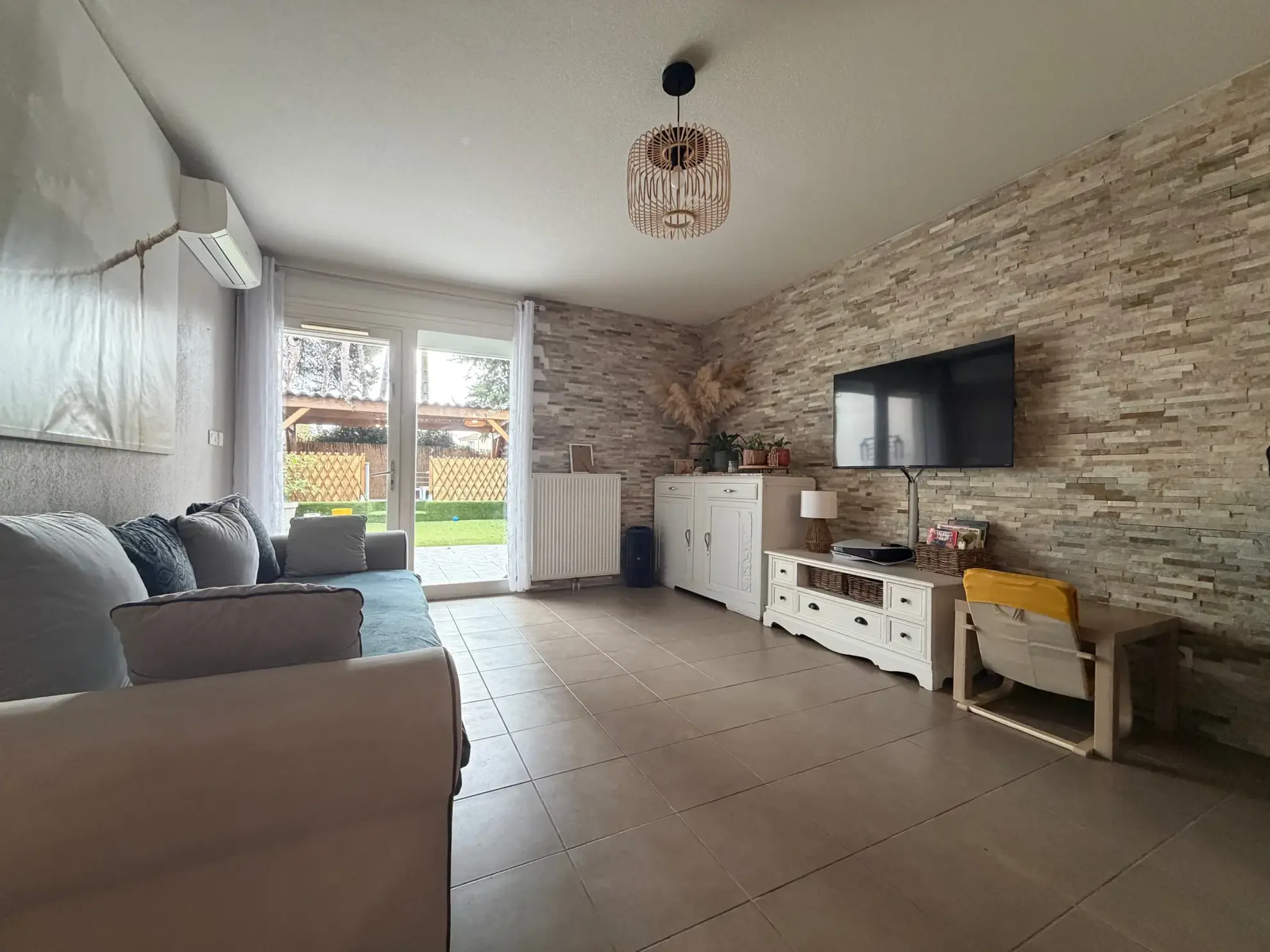 Maison F3 à Mireval avec jardin, garage et parking - 72 m², style récent 