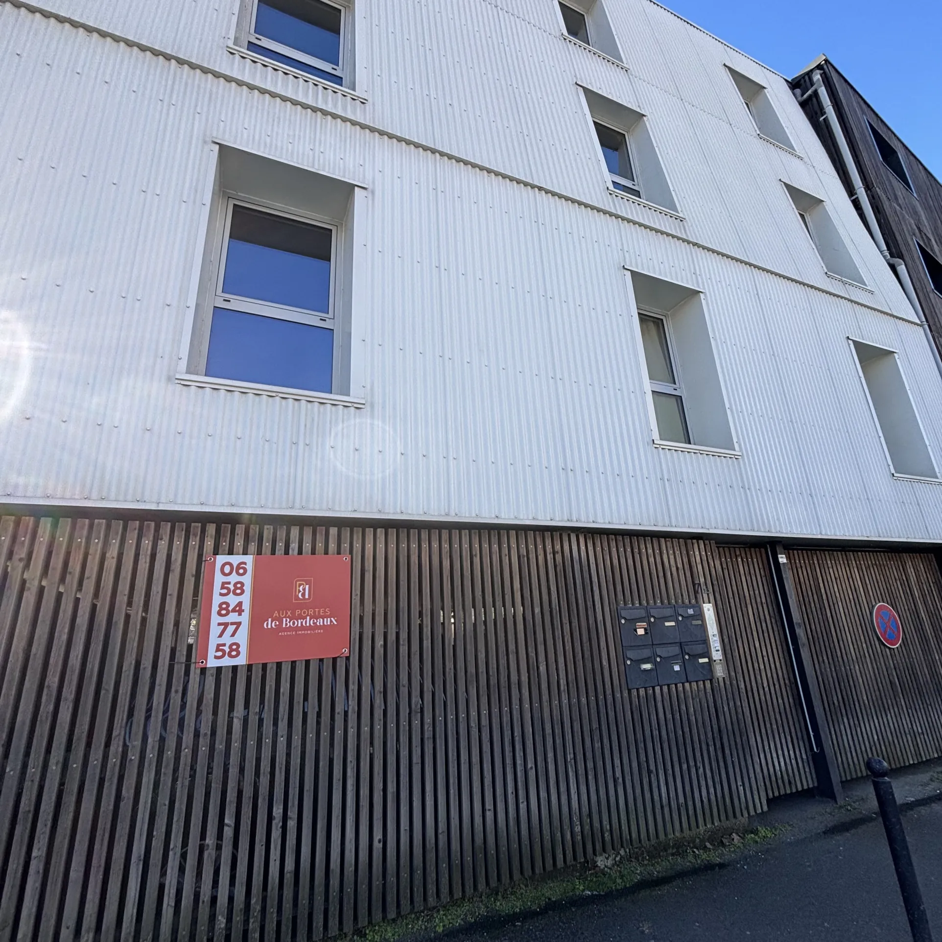 Bel appartement de 96 m² avec terrasse à Bègles, proximité écoles et transports à Bordeaux
