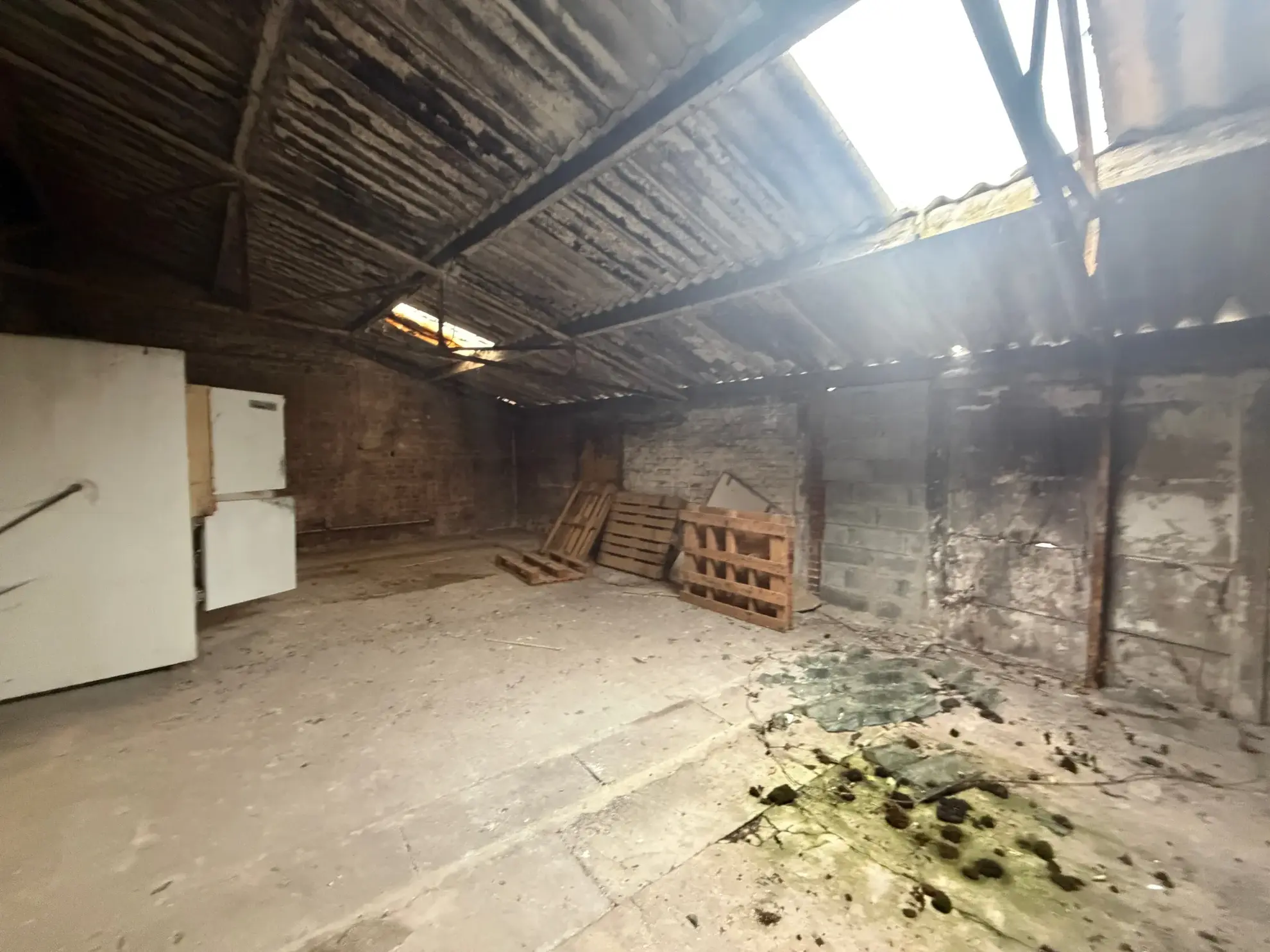 Ensemble immobilier à Wallers avec deux maisons et hangar – Opportunité d'investissement 