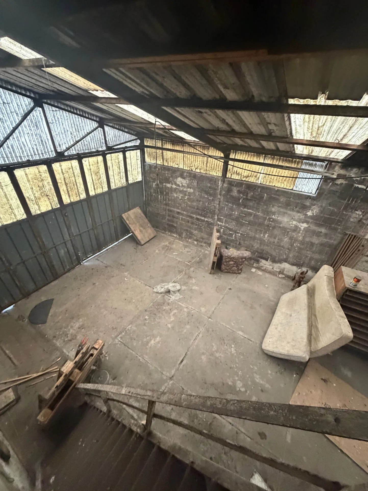 Ensemble immobilier à Wallers avec deux maisons et hangar – Opportunité d'investissement 