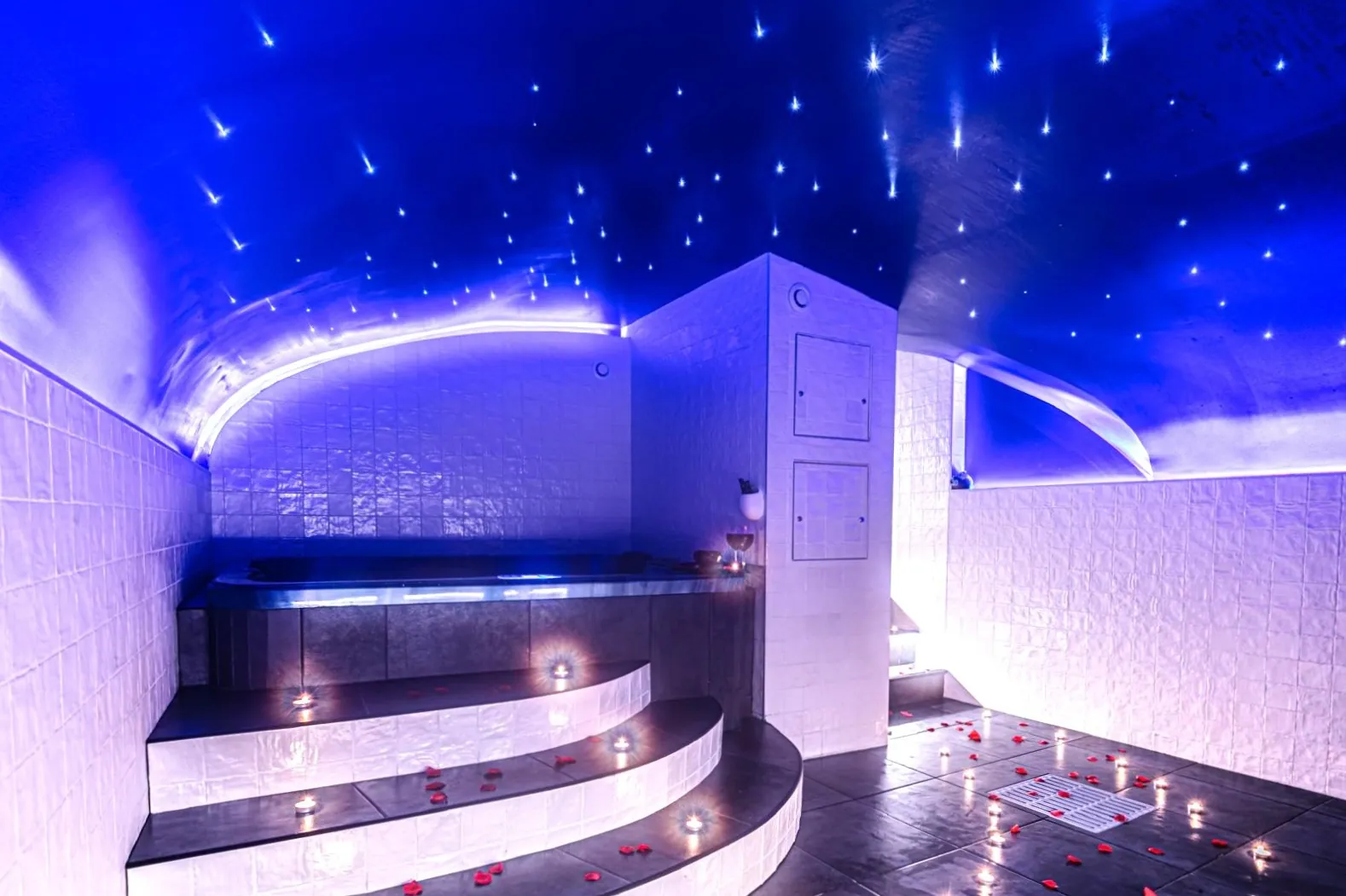 Love Room avec Jacuzzi et Sauna à Gerzat - Investissement ou Résidence Atypique 