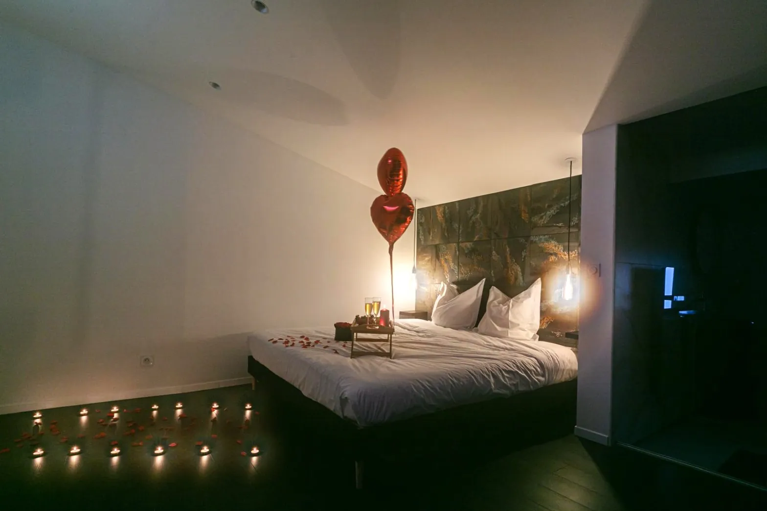 Love Room avec Jacuzzi et Sauna à Gerzat - Investissement ou Résidence Atypique 