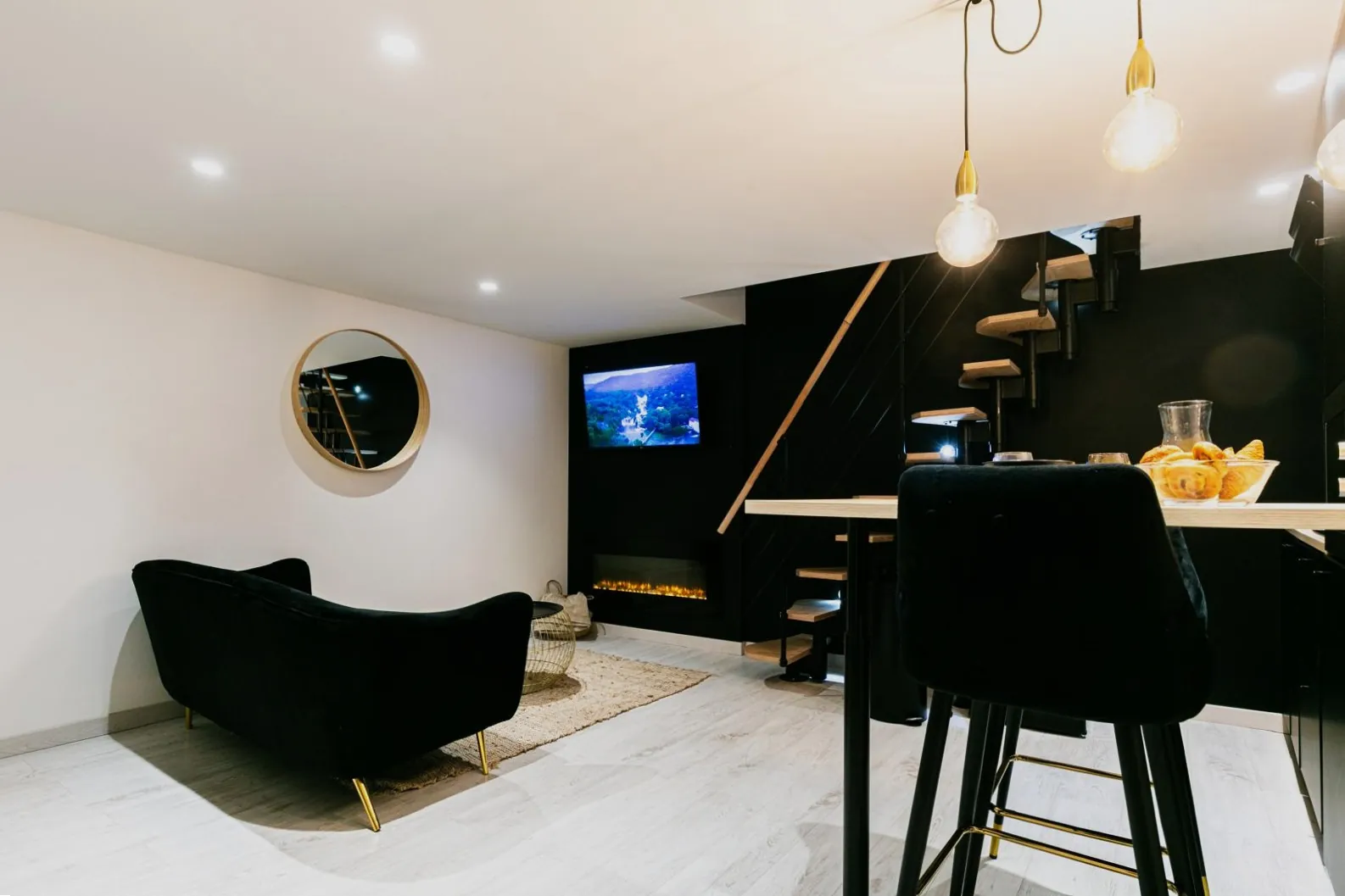 Love Room avec Jacuzzi et Sauna à Gerzat - Investissement ou Résidence Atypique