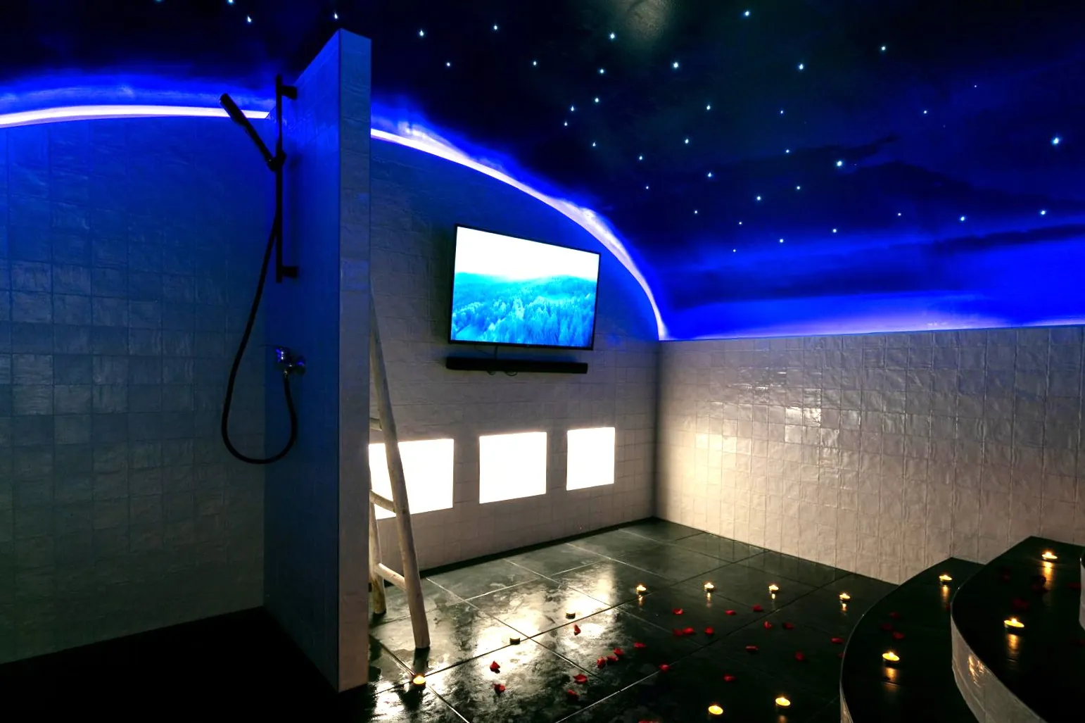 Love Room avec Jacuzzi et Sauna à Gerzat - Investissement ou Résidence Atypique 
