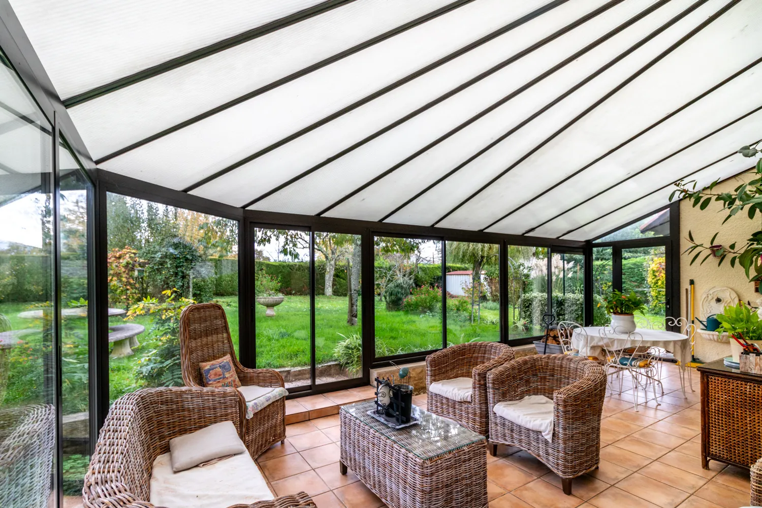 Maison familiale avec véranda et garage à La Chapelle-des-Pots proche Saintes