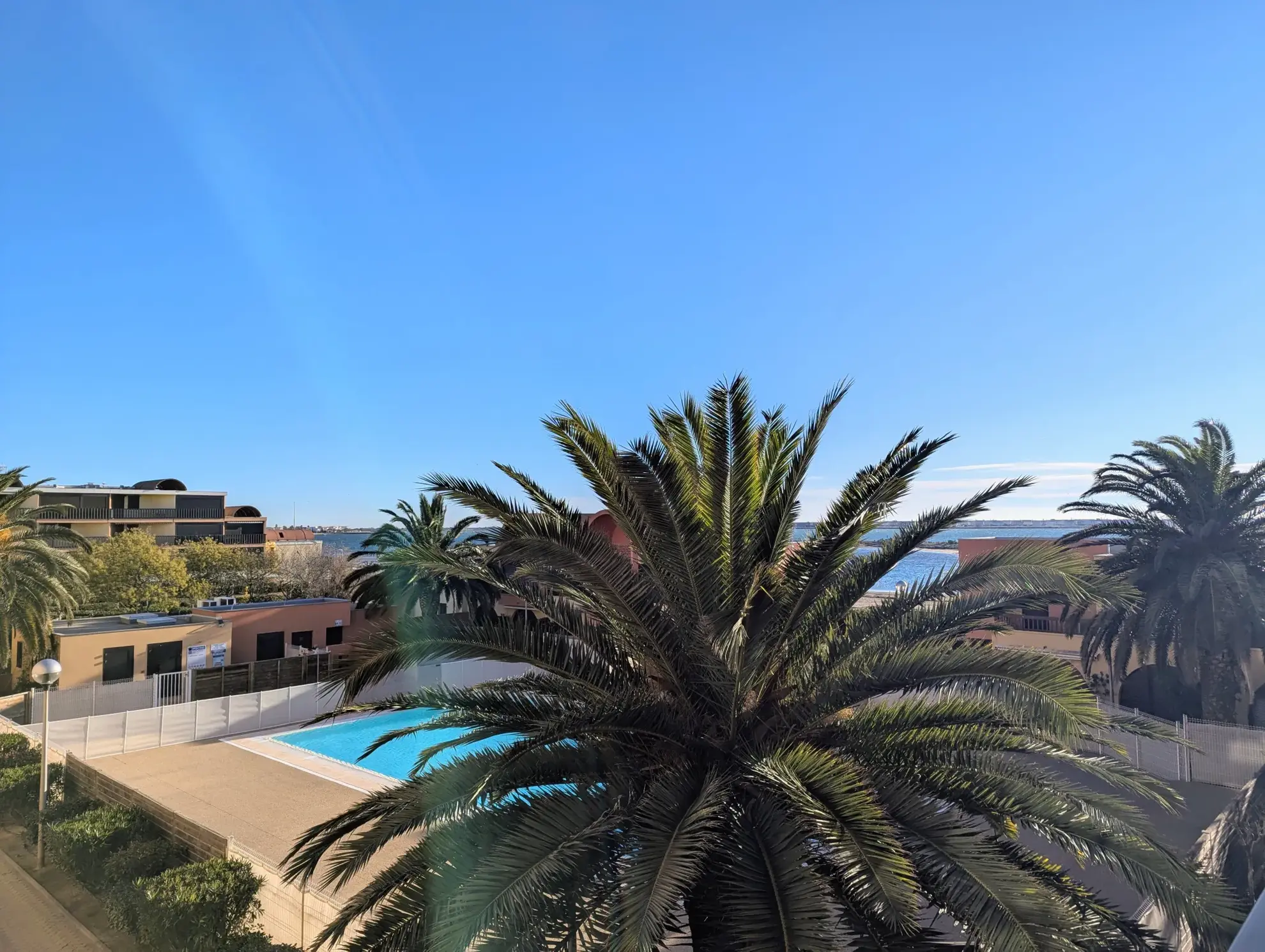 Studio en bord de mer à Gruissan avec accès plage, piscine et parking privé