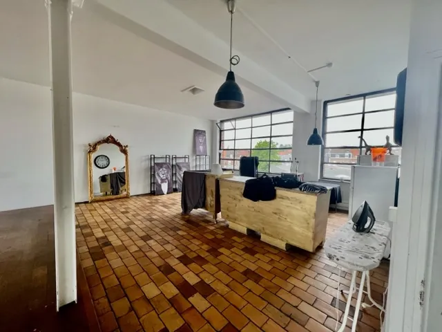 Local industriel lumineux de 360 m² à Tourcoing, idéal pour projets professionnels ou résidentiels 