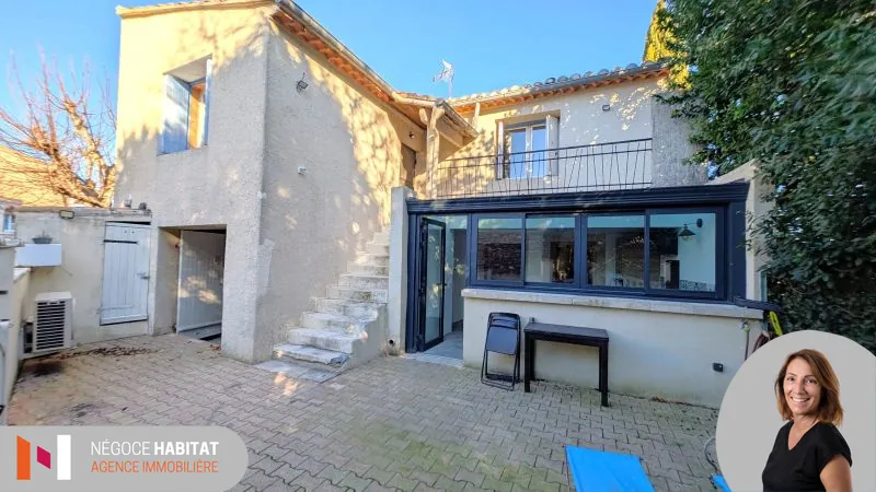 Maison de charme avec cour, terrasse et grand garage à Aspères 