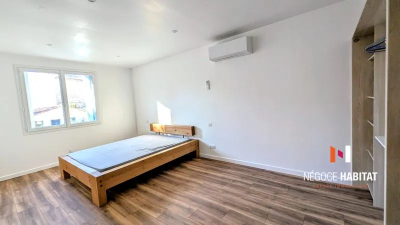 Maison de charme avec cour, terrasse et grand garage à Aspères 