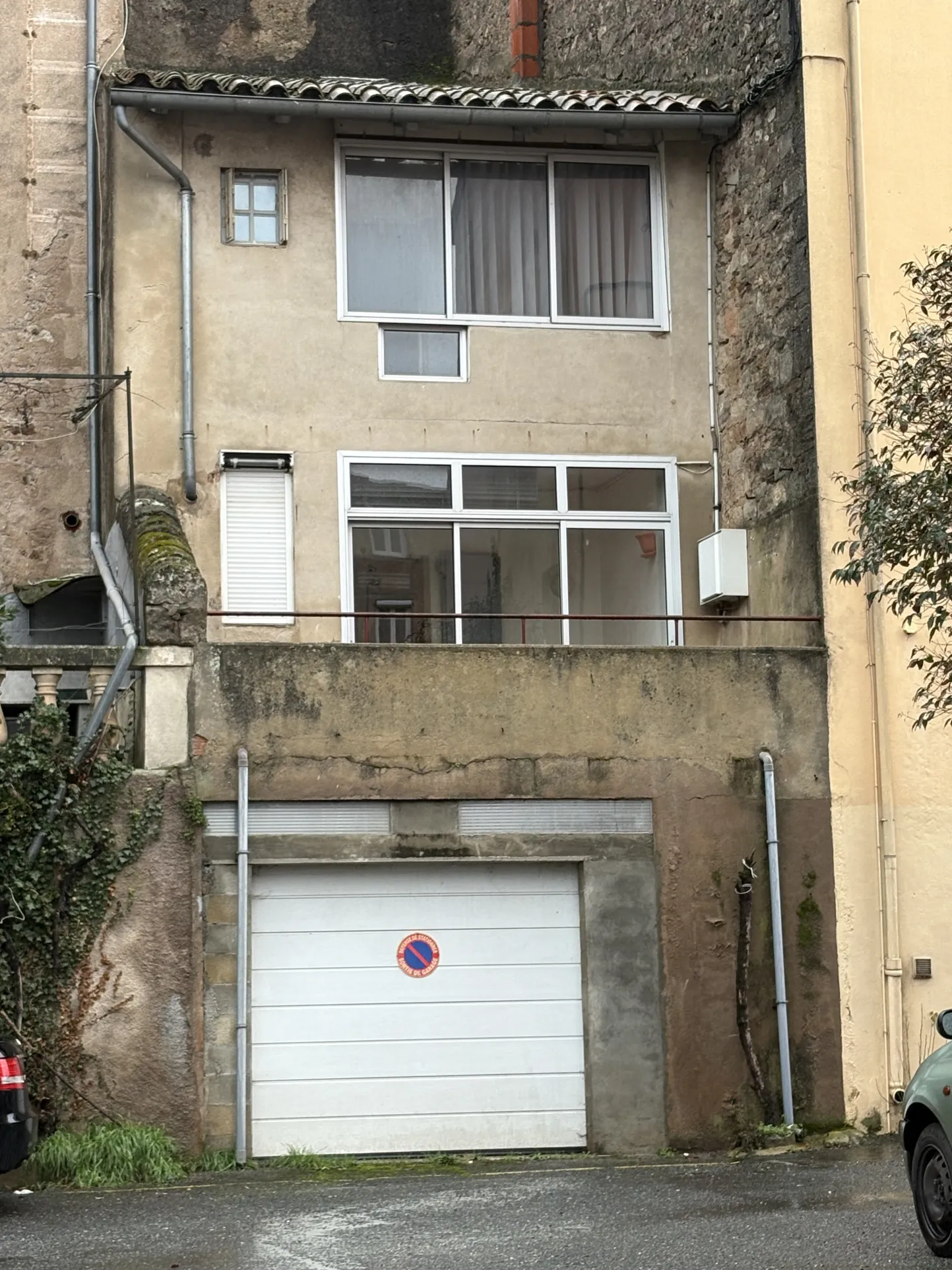 Maison à Saint Affrique de 120 m² avec terrasse, garage et potentiel d'investissement