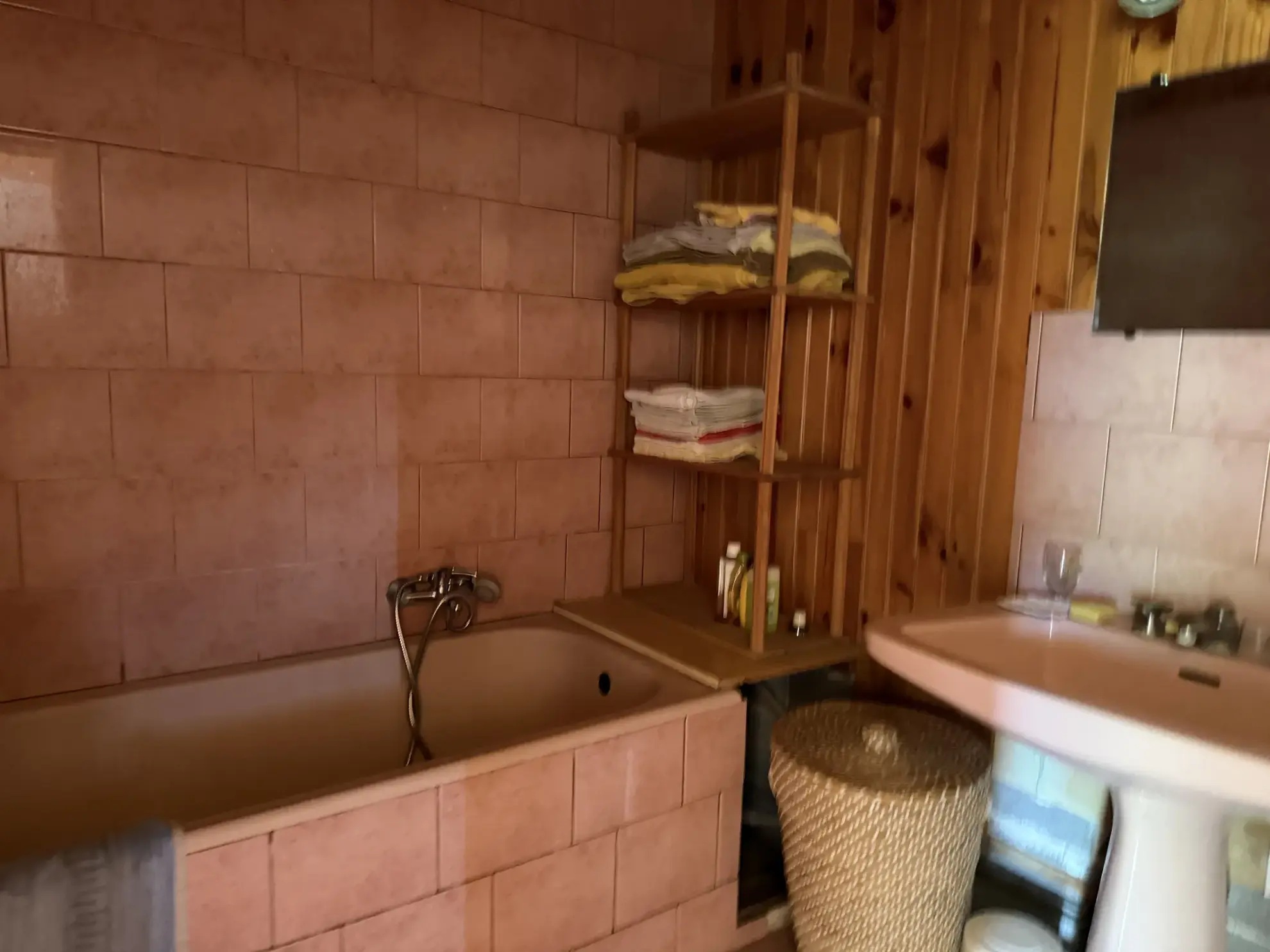 Maison avec terrasse, terrain vaste et vue panoramique à Banco 