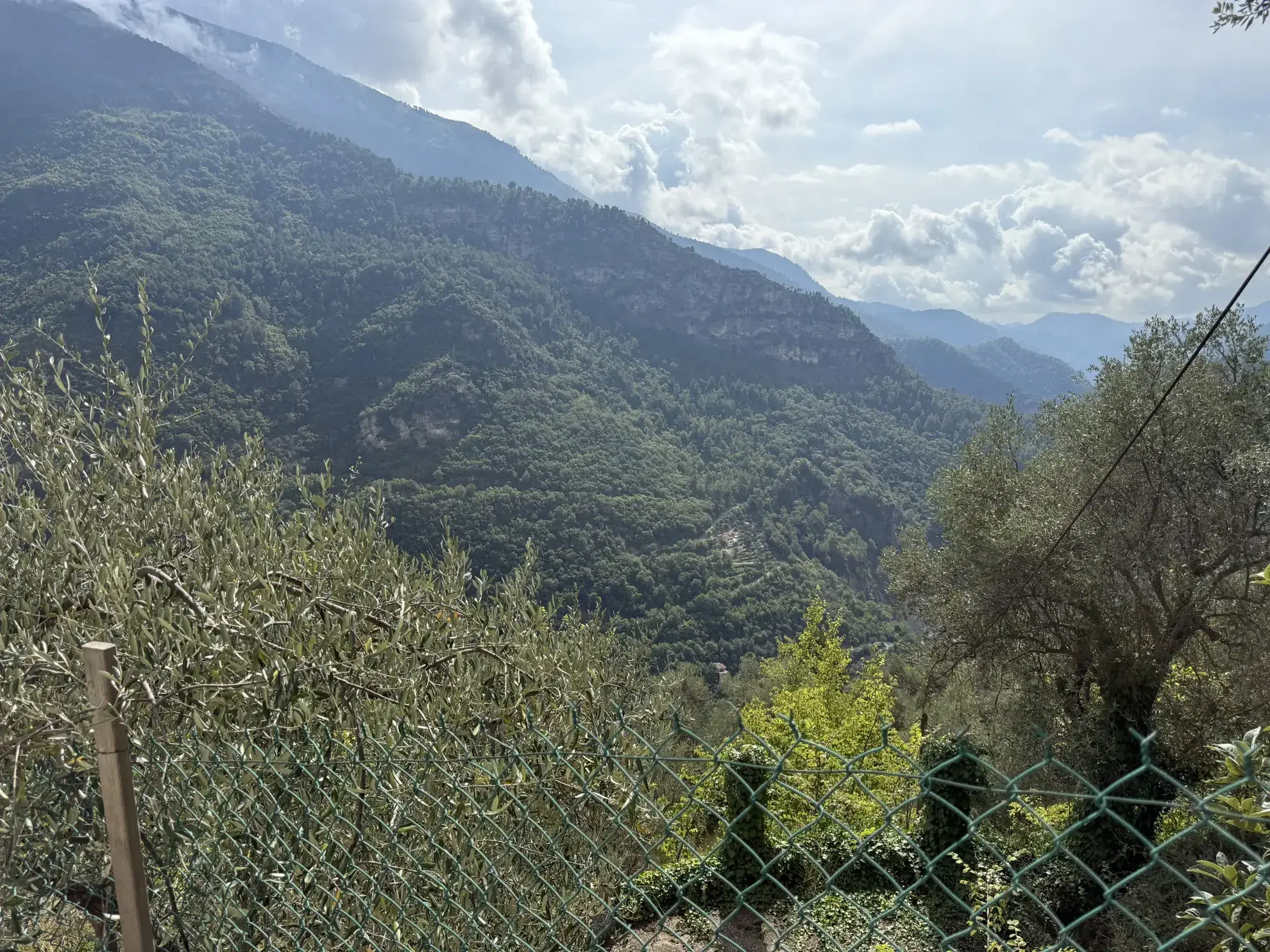 Maison avec terrasse, terrain vaste et vue panoramique à Banco 