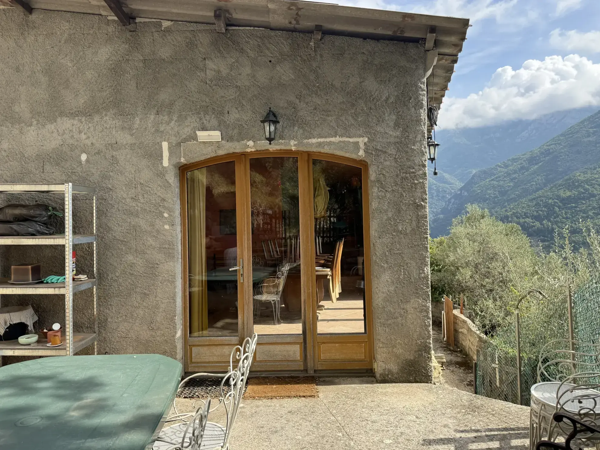 Maison avec terrasse, terrain vaste et vue panoramique à Banco 