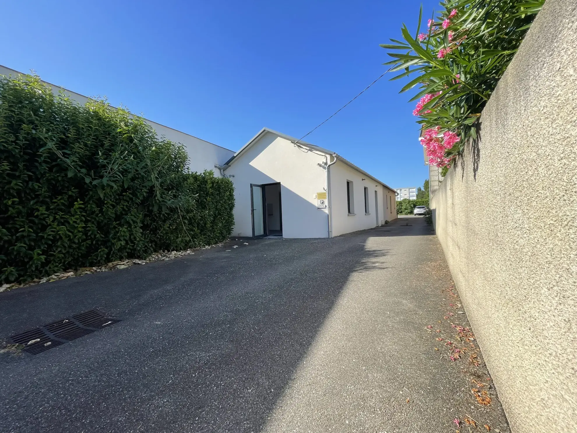 Local professionnel à vendre à Libourne avec parking et conformité PMR