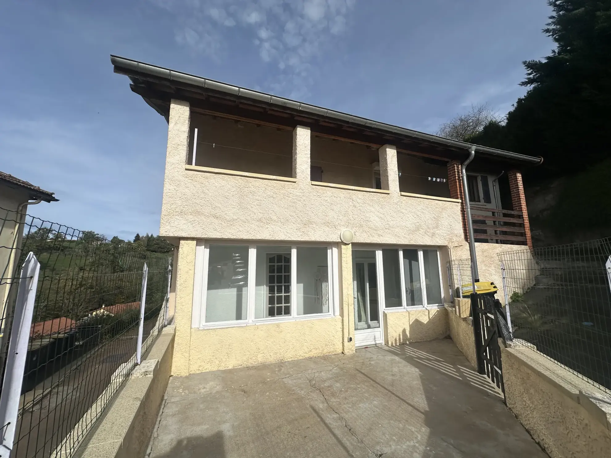 Maison de village avec terrasse, cave et 3 chambres à Saint Victor sur Rhins 