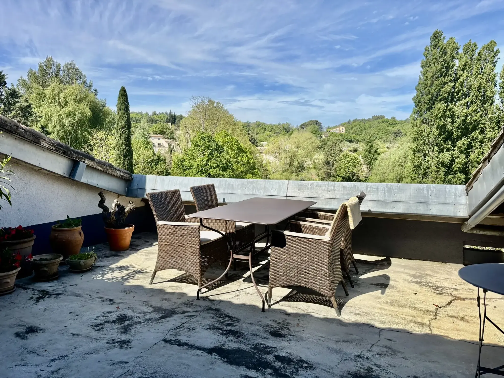 Appartement Duplex avec Terrasse et Vue Imprenable à Malaucène 