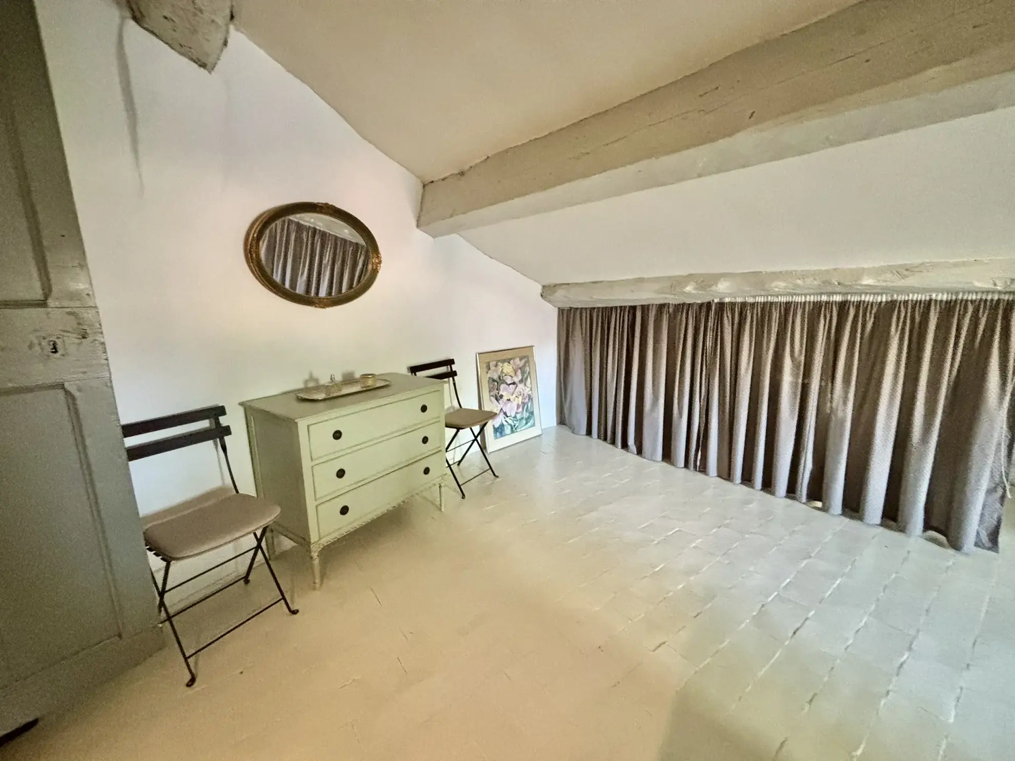 Appartement Duplex avec Terrasse et Vue Imprenable à Malaucène 