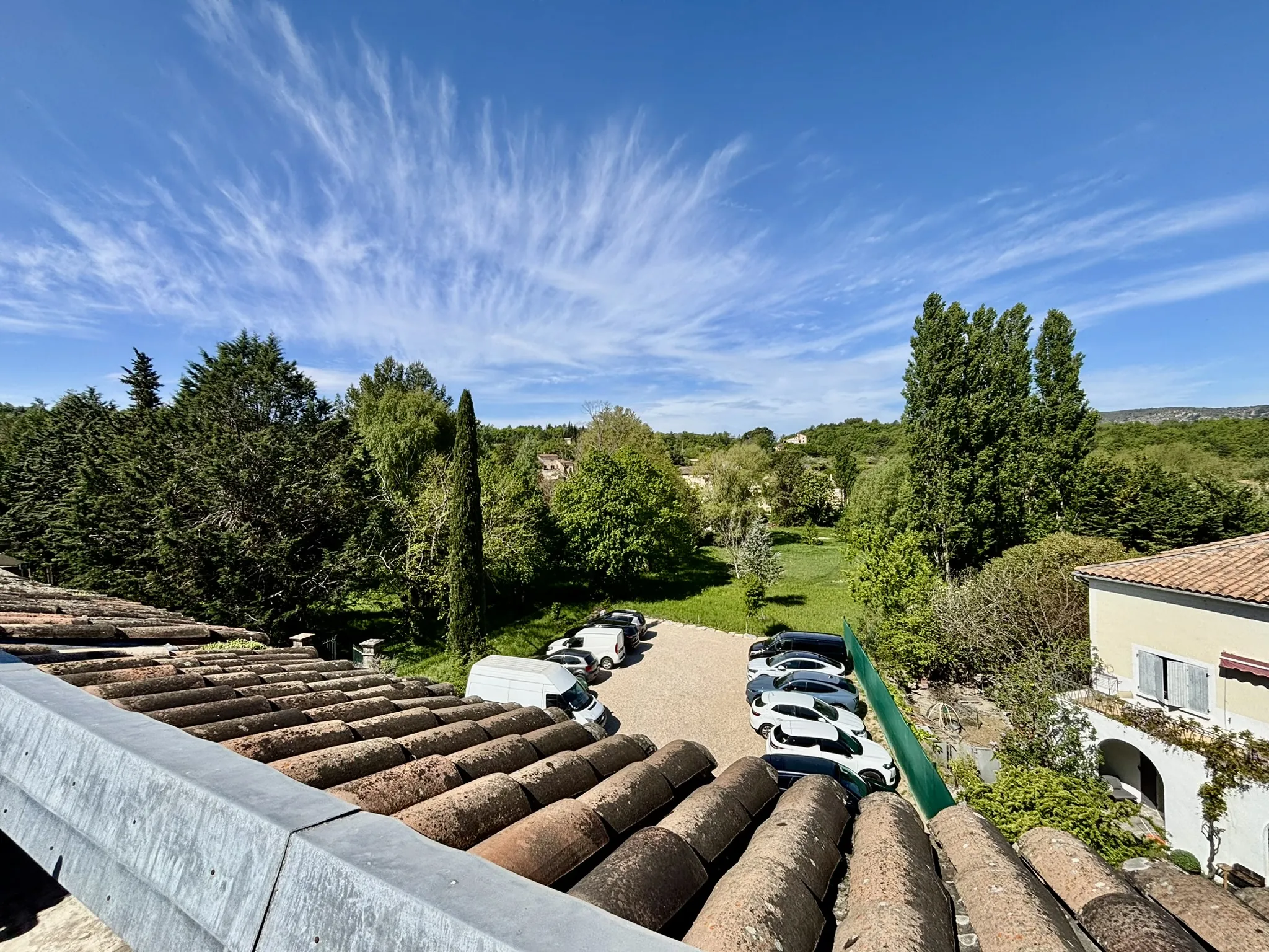 Appartement Duplex avec Terrasse et Vue Imprenable à Malaucène 