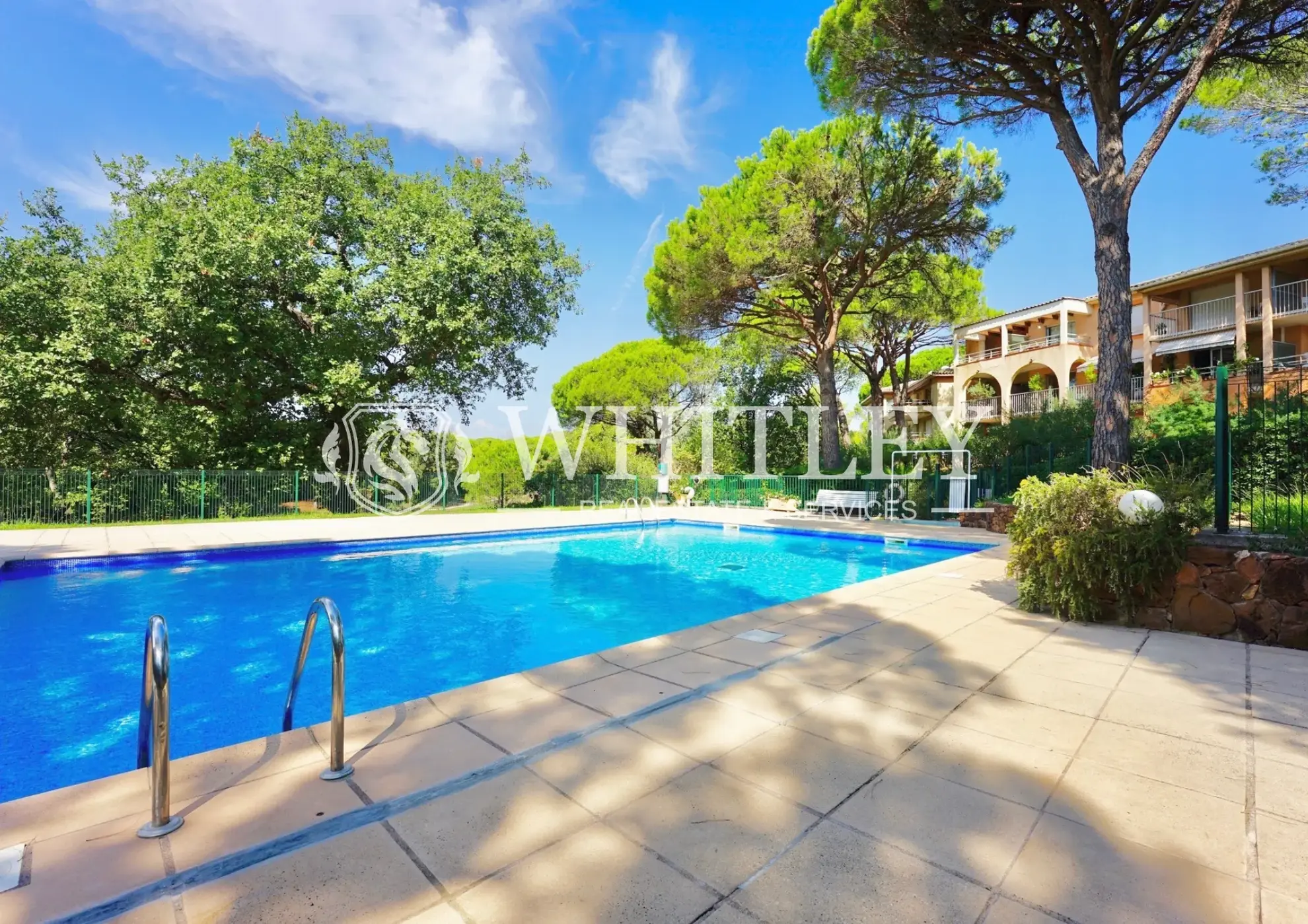 Appartement 2 pièces avec terrasse, piscine et vue dans les golfs de Saint-Raphaël