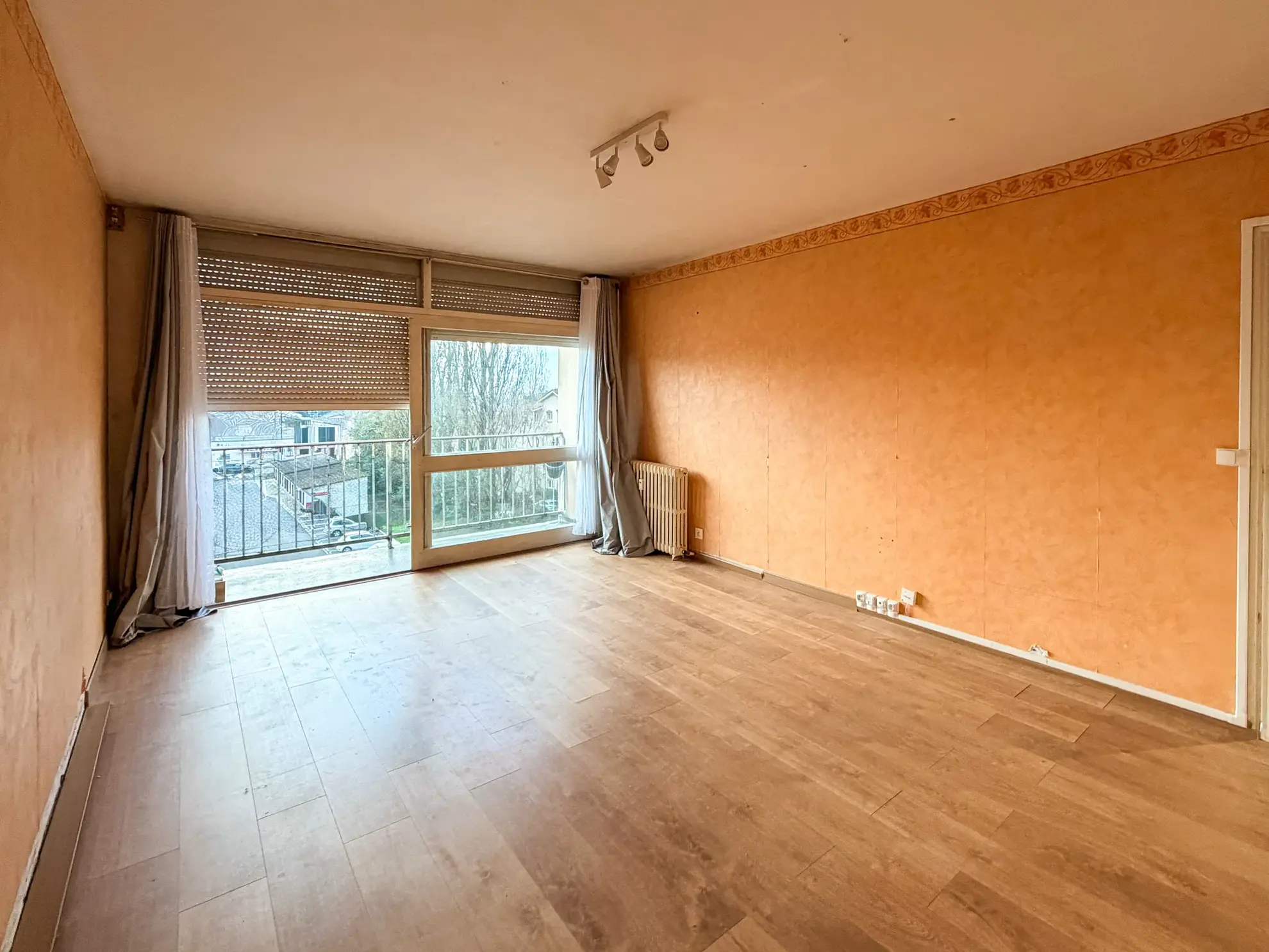 Appartement T3 avec balcons, parking et garage à Libourne 