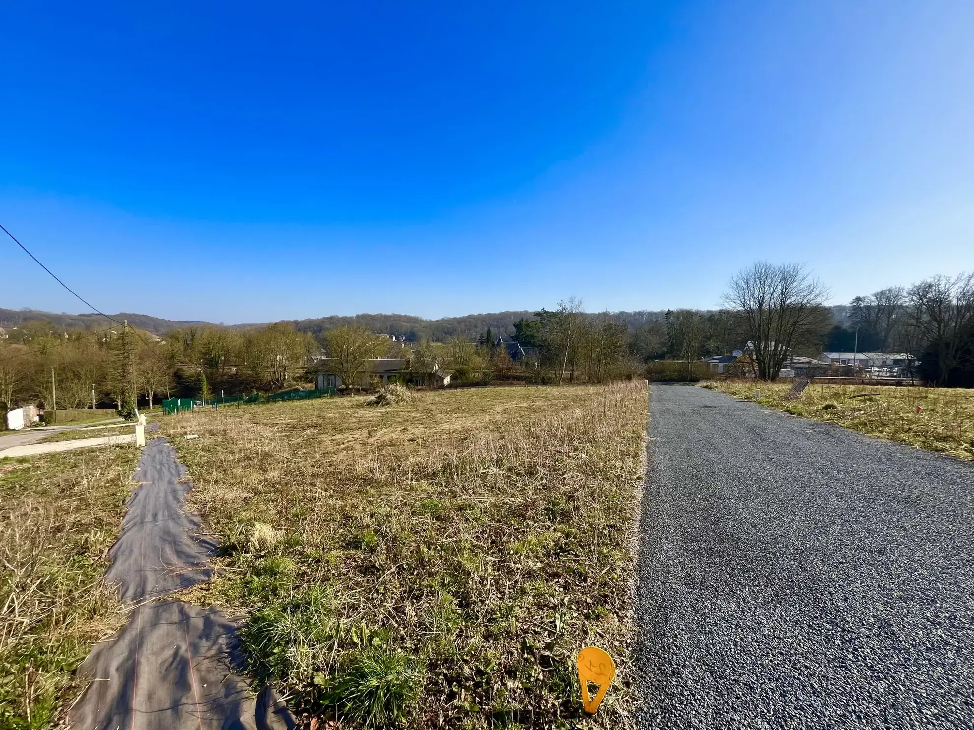 Terrain constructible de 608 m² à Clères – Emplacement calme et viabilisé 