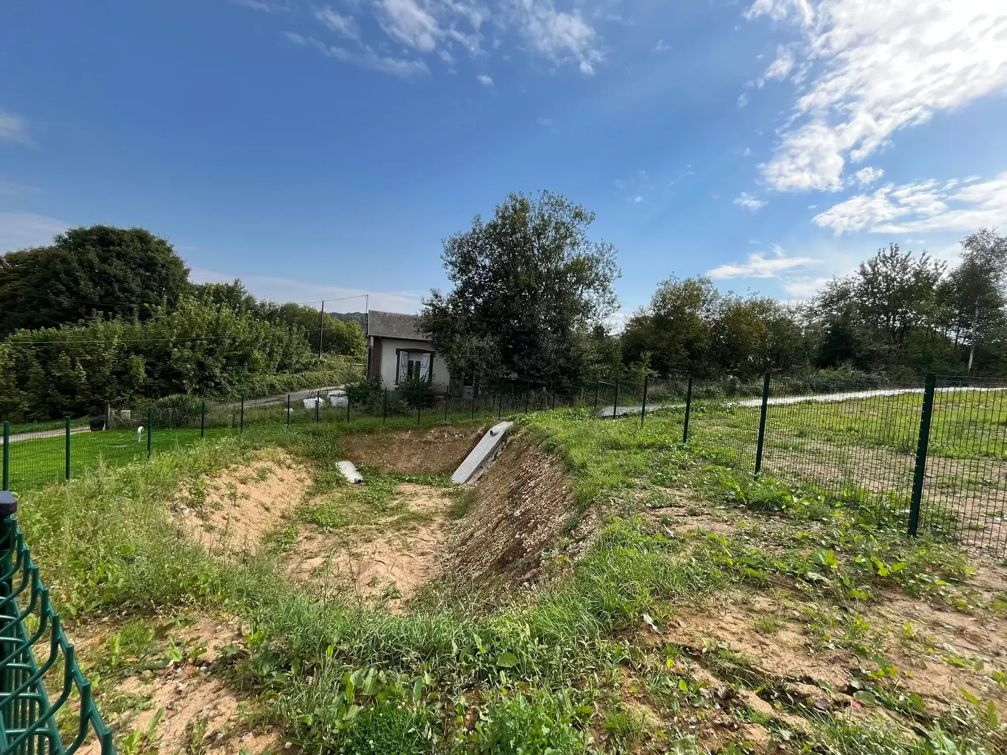 Terrain constructible de 608 m² à Clères – Emplacement calme et viabilisé 
