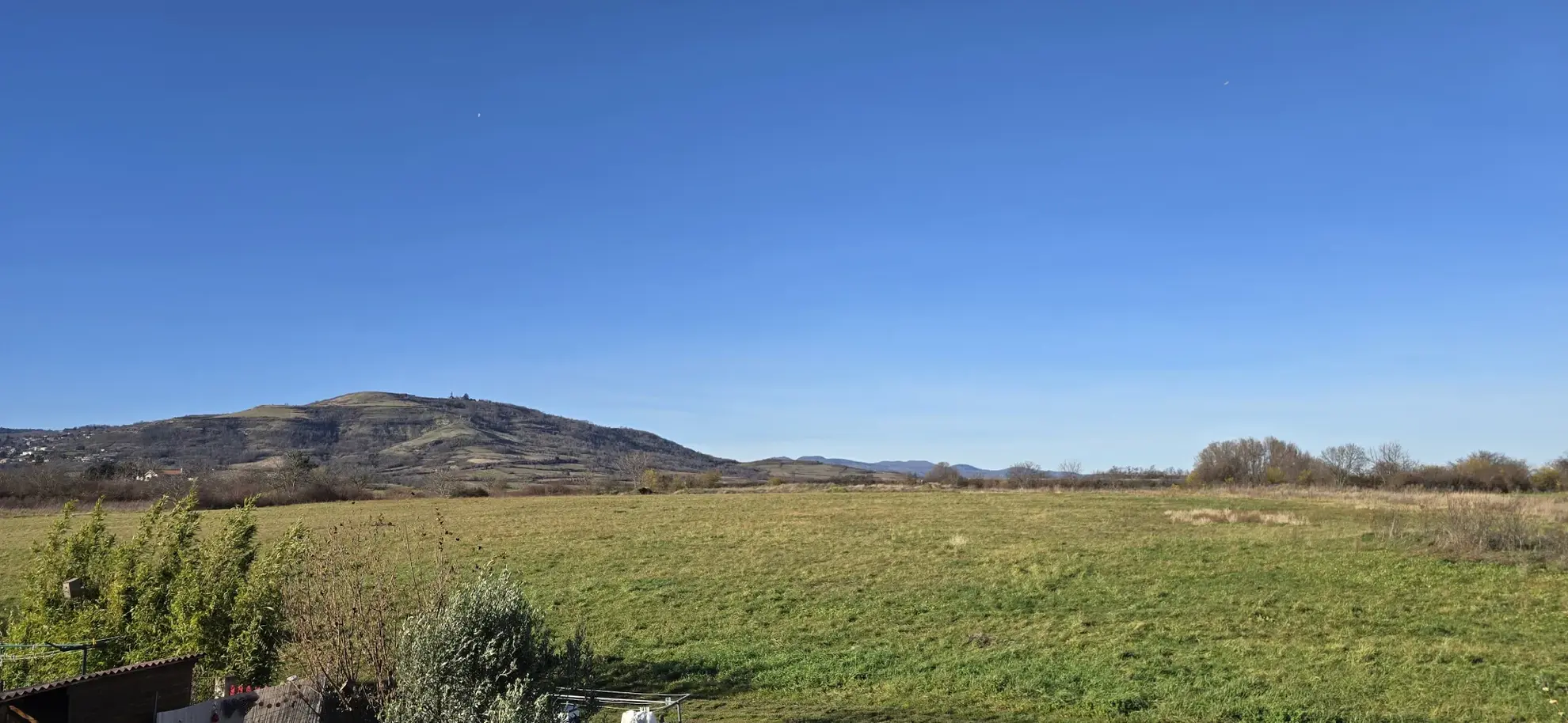 Maison familiale avec 3 chambres, garage et terrasse à Orcet près des commodités