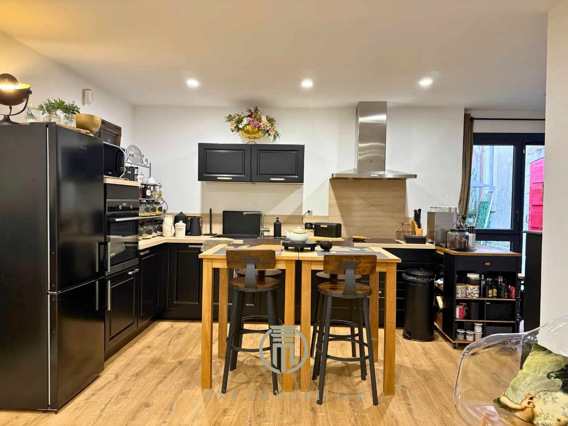 A vendre immeuble mixte rénové à Montceau-les-Mines avec commerce et logement