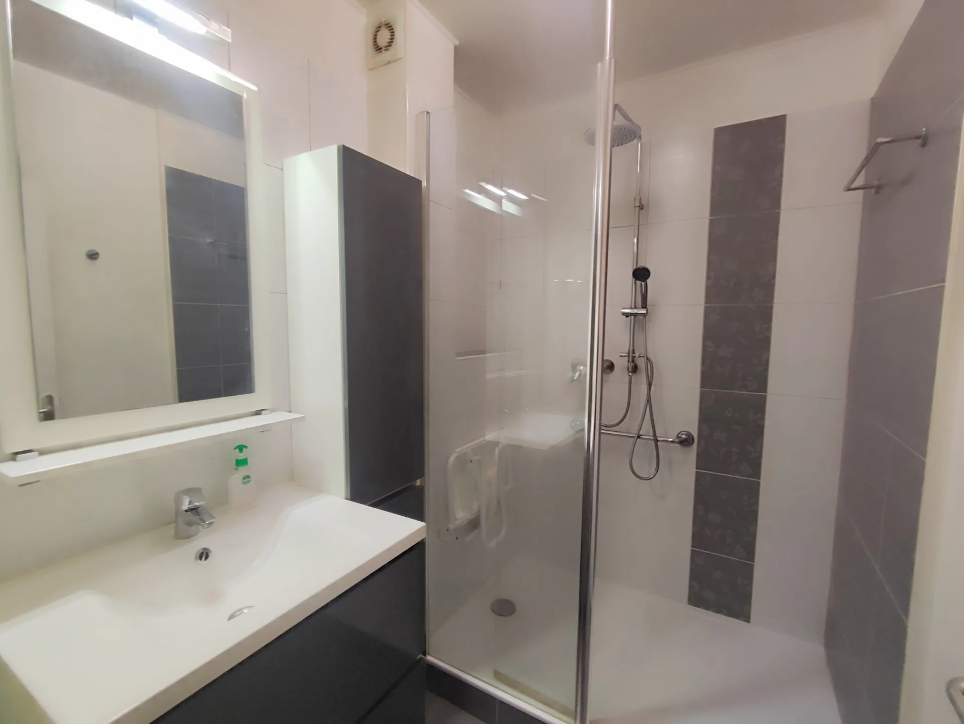 A vendre à Nevers maison indépendante de 112 m² avec jardin et 2 chambres 