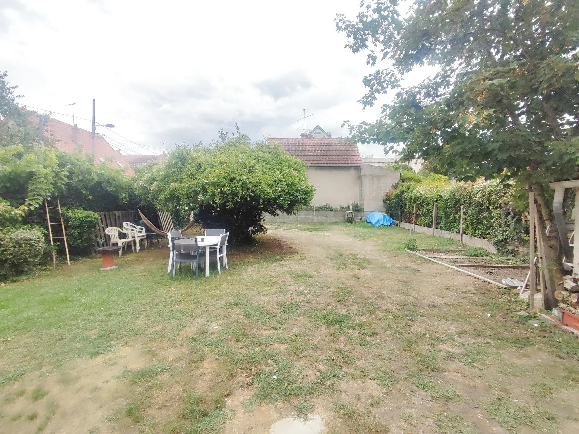 A vendre à Nevers maison indépendante de 112 m² avec jardin et 2 chambres 