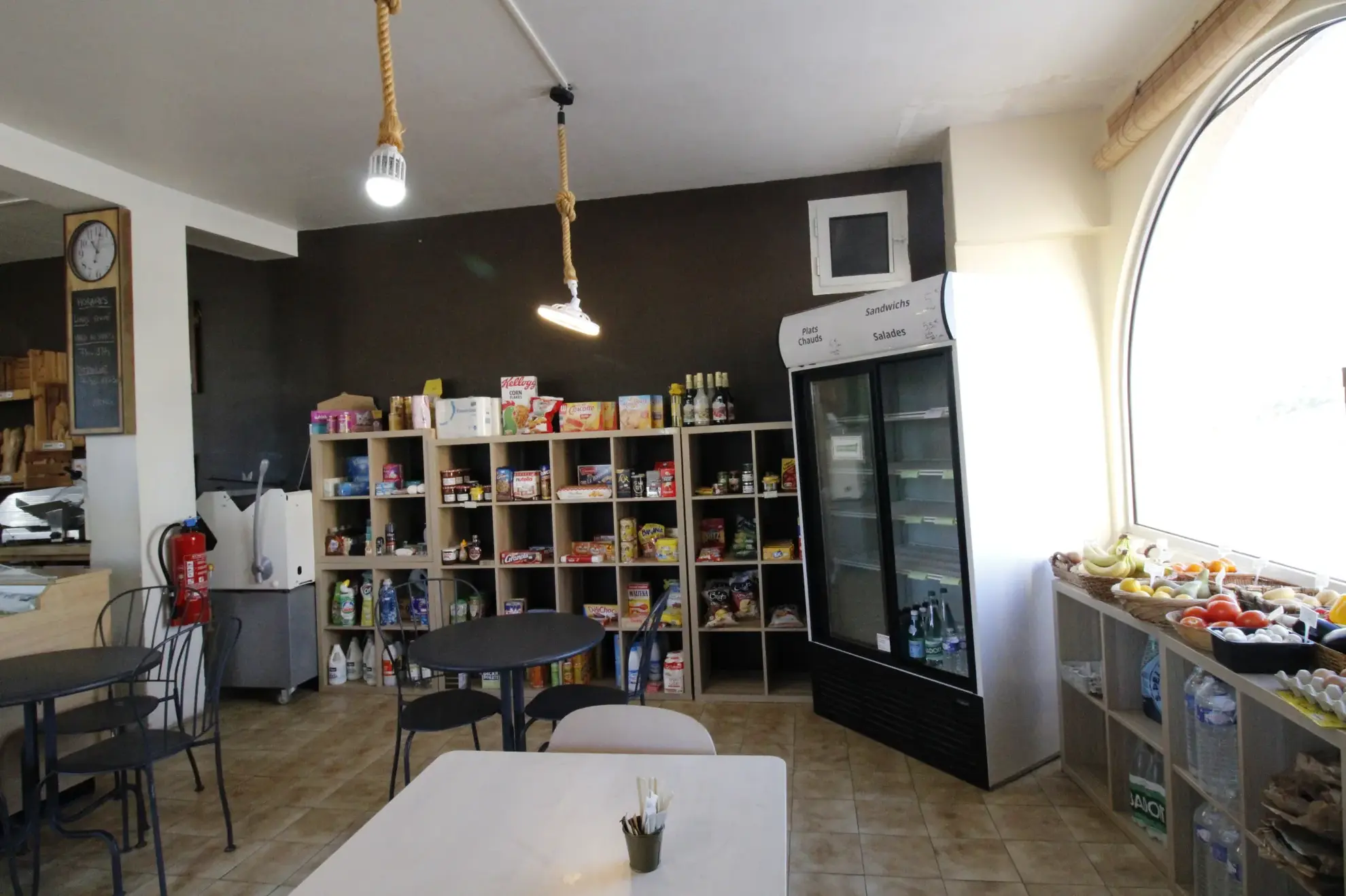 Fonds de commerce boulangerie et épicerie à Tanneron - Opportunité idéale 