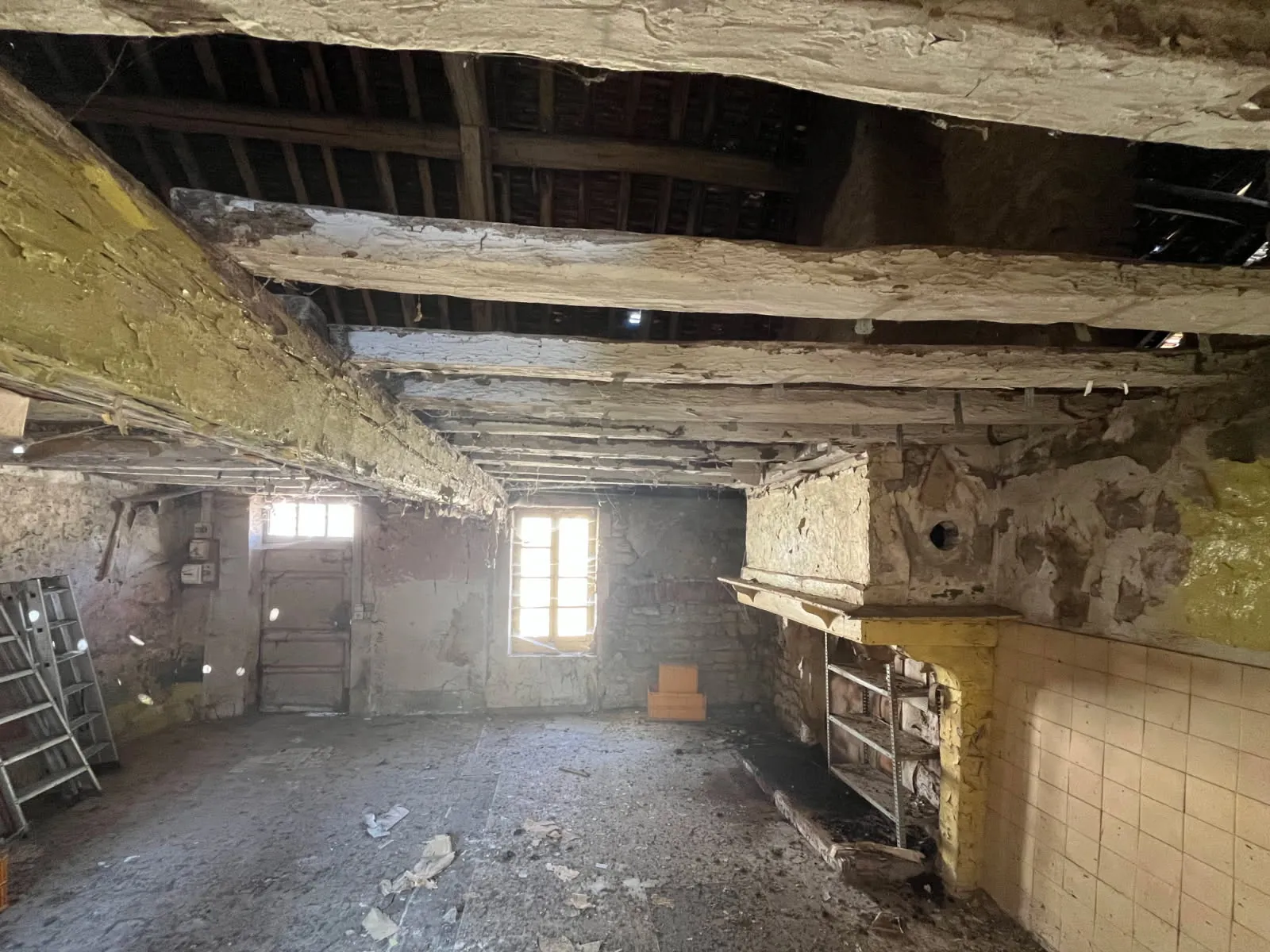 Maison à rénover à Vaux près d'Auxerre avec terrain de 244 m² 