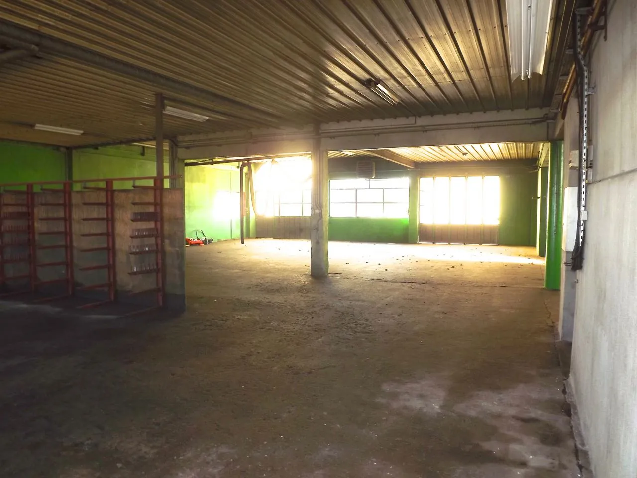 Local industriel et entrepôt de 820 m² à Avrilly – Idéal pour activité professionnelle 