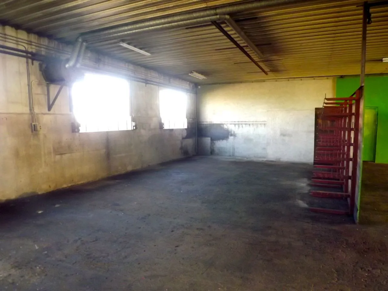 Local industriel et entrepôt de 820 m² à Avrilly – Idéal pour activité professionnelle 