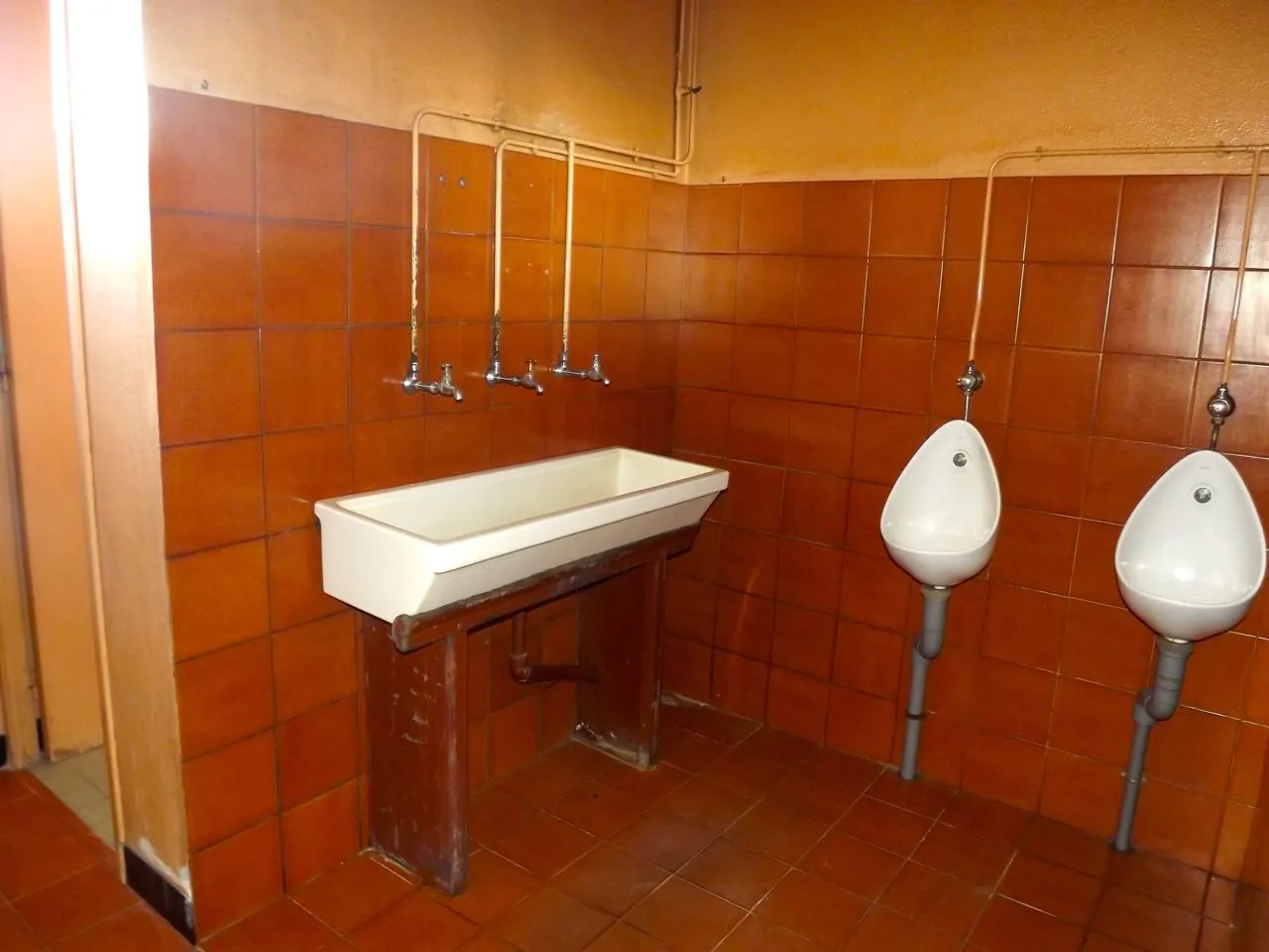 Local industriel et entrepôt de 820 m² à Avrilly – Idéal pour activité professionnelle 