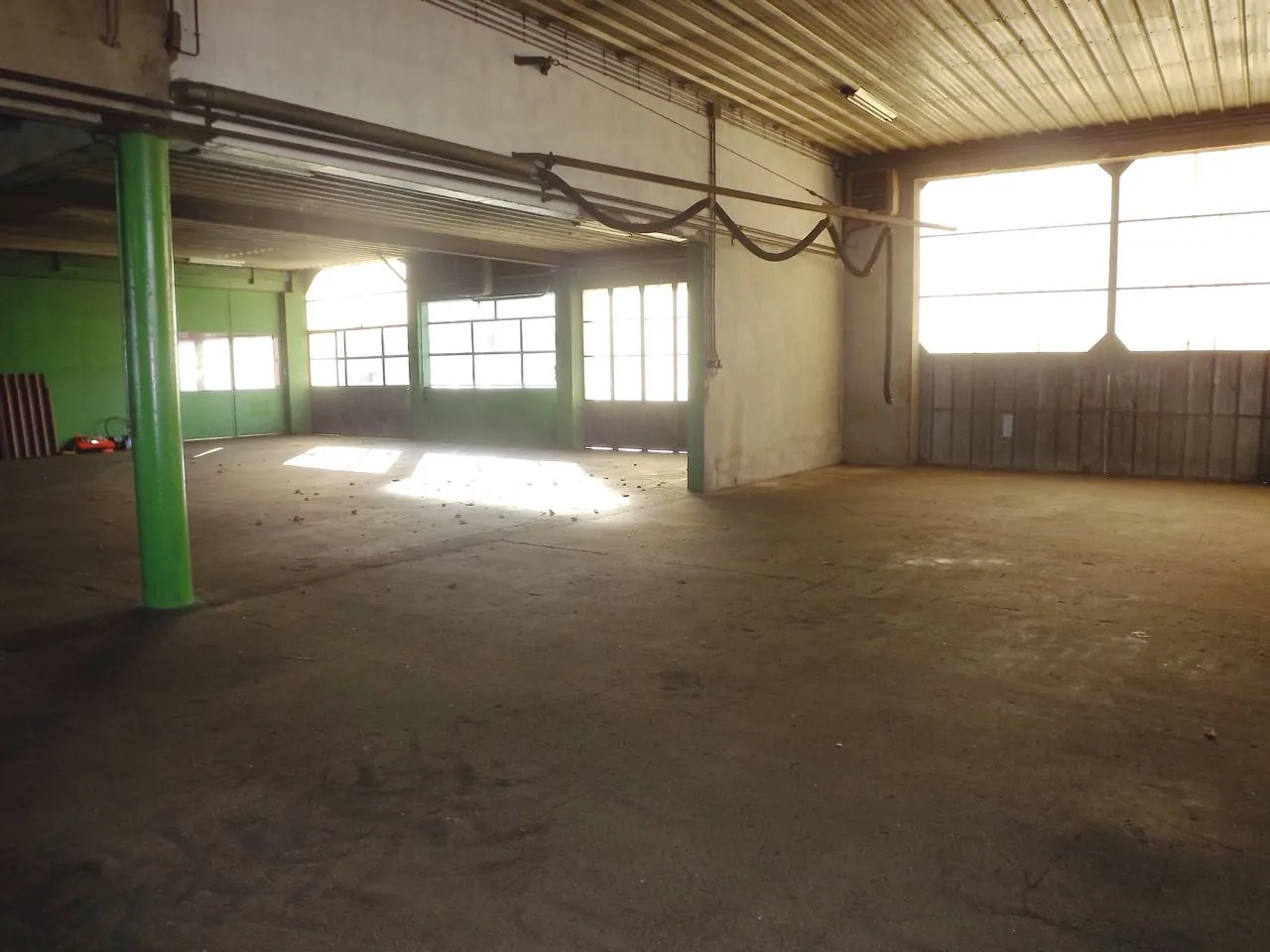 Local industriel et entrepôt de 820 m² à Avrilly – Idéal pour activité professionnelle 