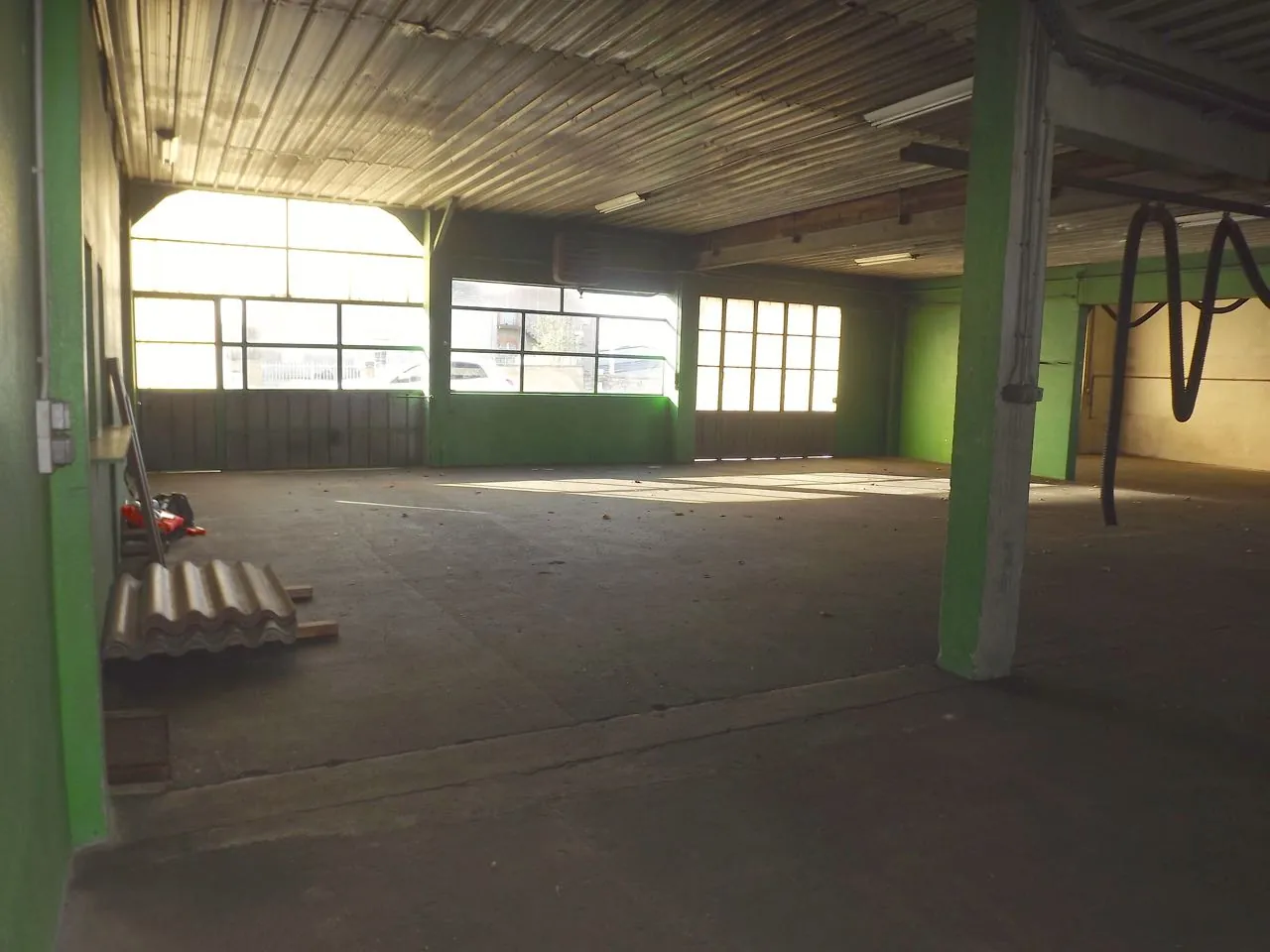 Local industriel et entrepôt de 820 m² à Avrilly – Idéal pour activité professionnelle 