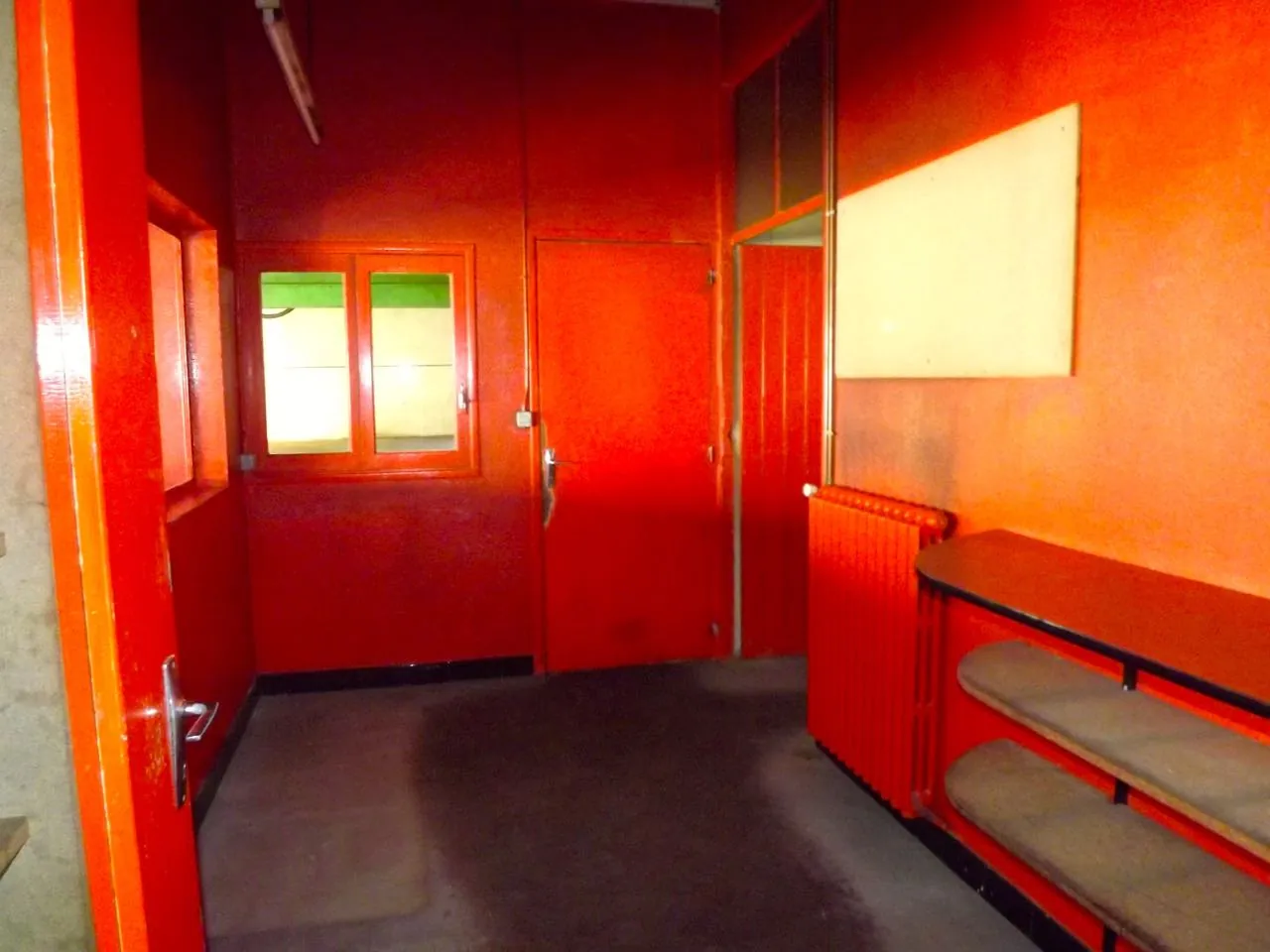 Local industriel et entrepôt de 820 m² à Avrilly – Idéal pour activité professionnelle 