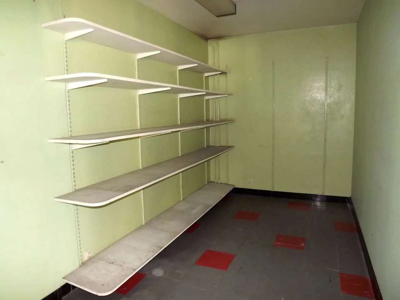 Local industriel et entrepôt de 820 m² à Avrilly – Idéal pour activité professionnelle 