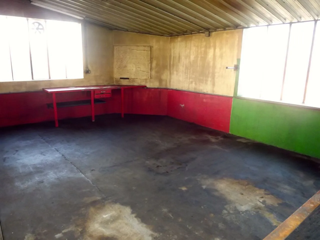 Local industriel et entrepôt de 820 m² à Avrilly – Idéal pour activité professionnelle 