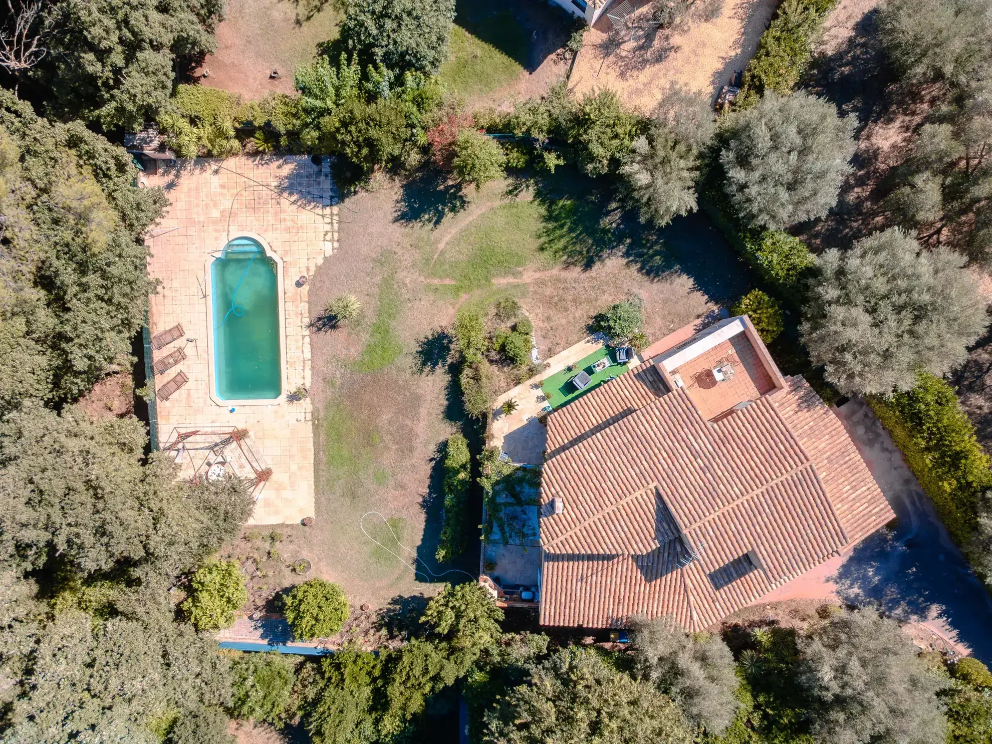 Maison familiale de 180 m² avec rivière privée et piscine au Revest-les-Eaux