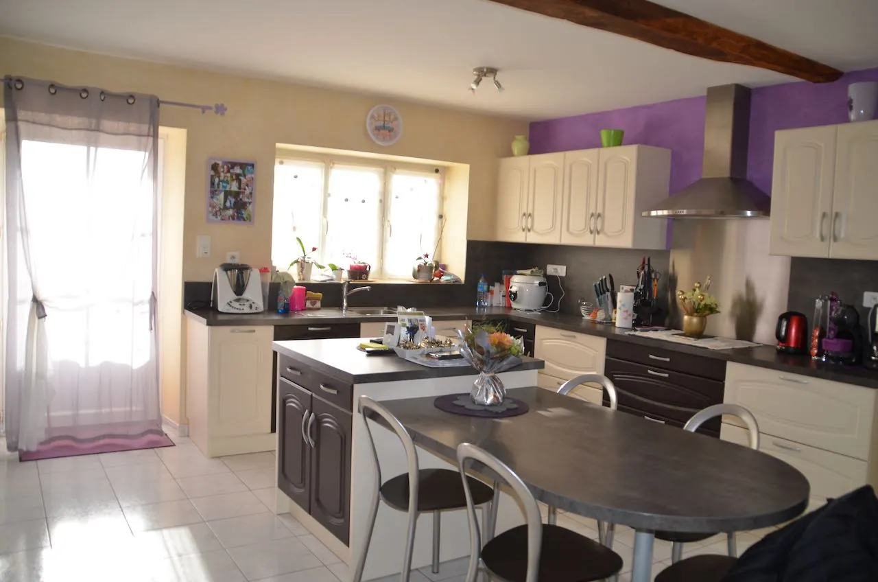 Magnifique corps de ferme rénové de 260 m² avec grand terrain en Vendée 