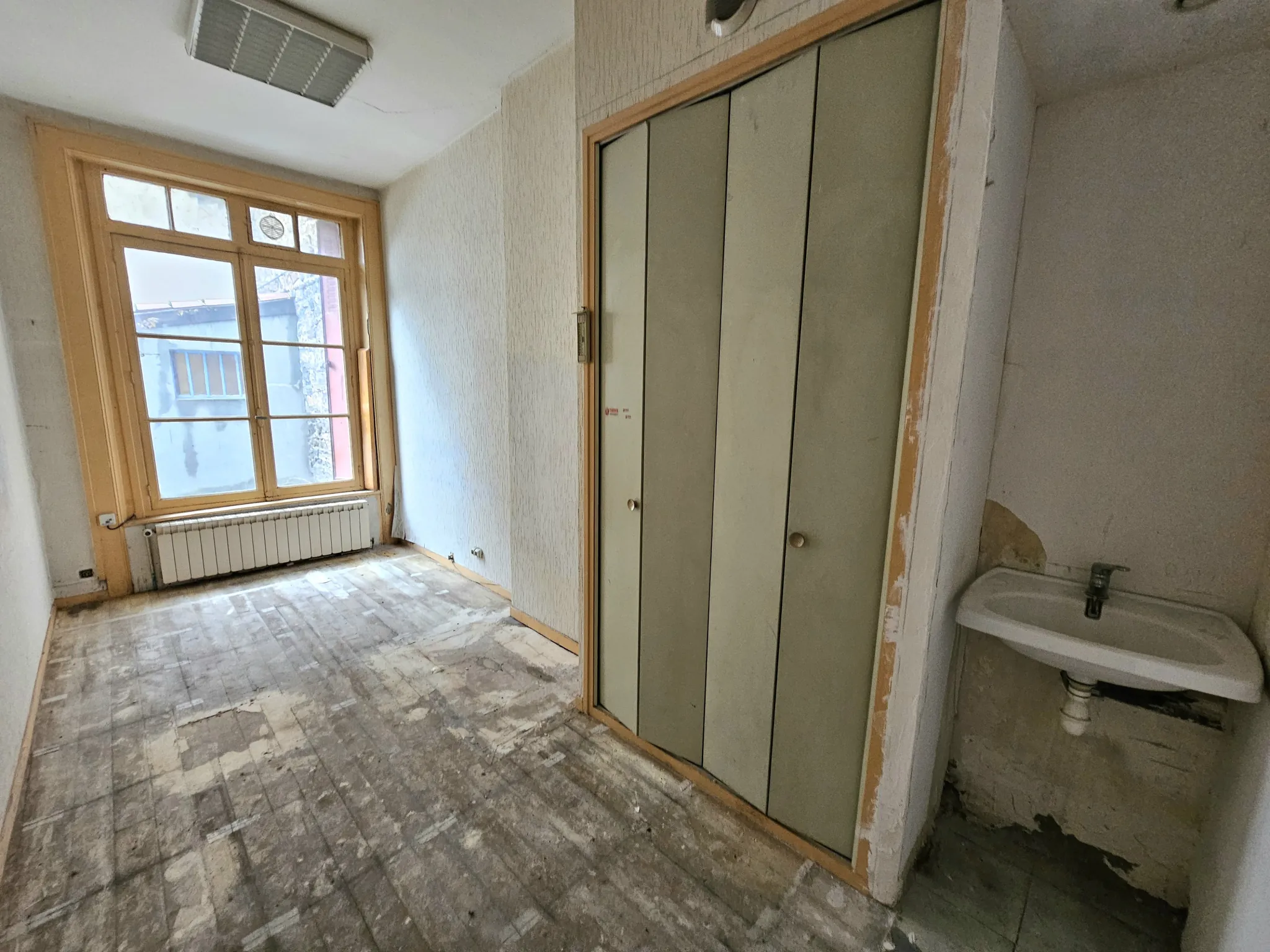 Local commercial de 53 m² à Saint-Étienne en vente dans le secteur Centre 2 